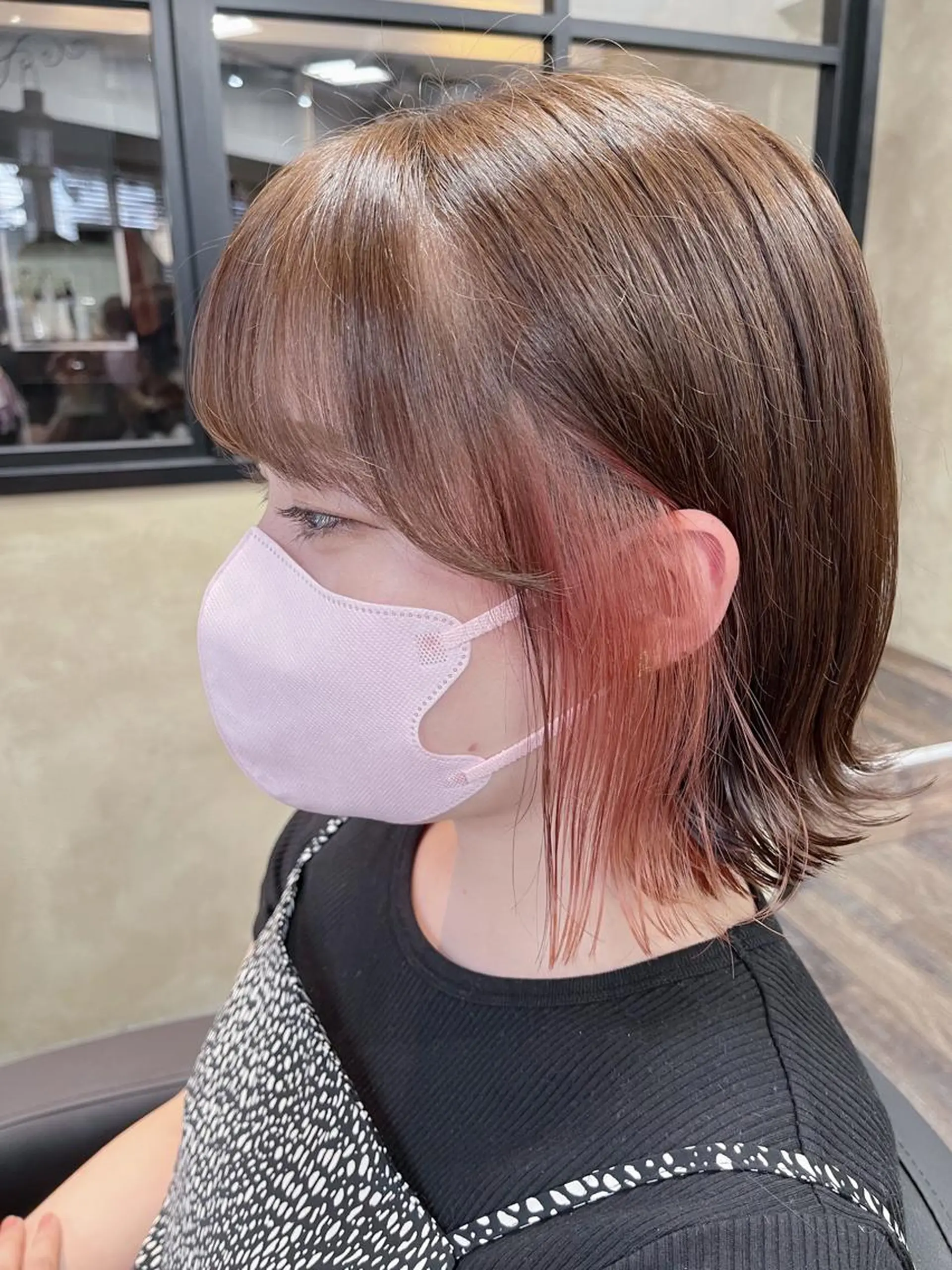 ショート カラー ヘアアレンジ イヤリングカラー ピンクカラー 天使の羽バング・フェザーバング 🤍清楚系 韓国レイヤー🤍拓朗のヘアスタイル