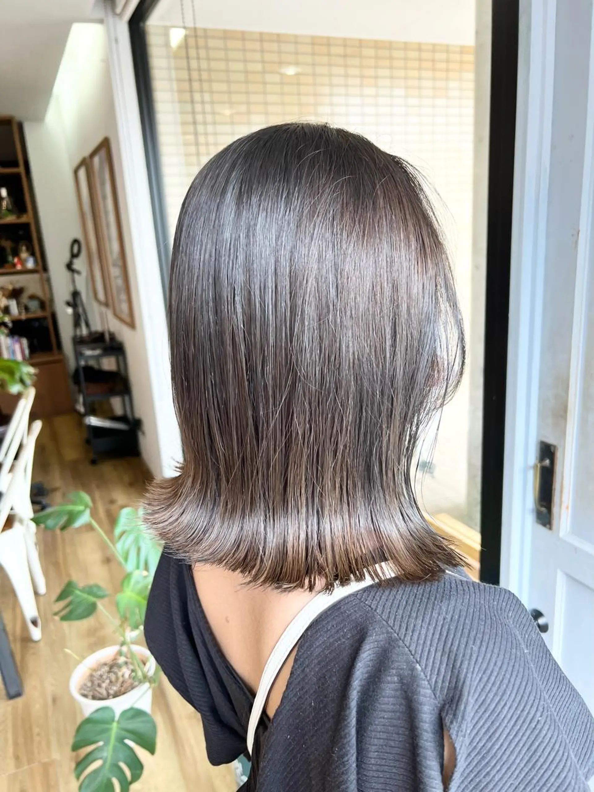 ミディアム アッシュ ボブ 堀 望美のヘアスタイル