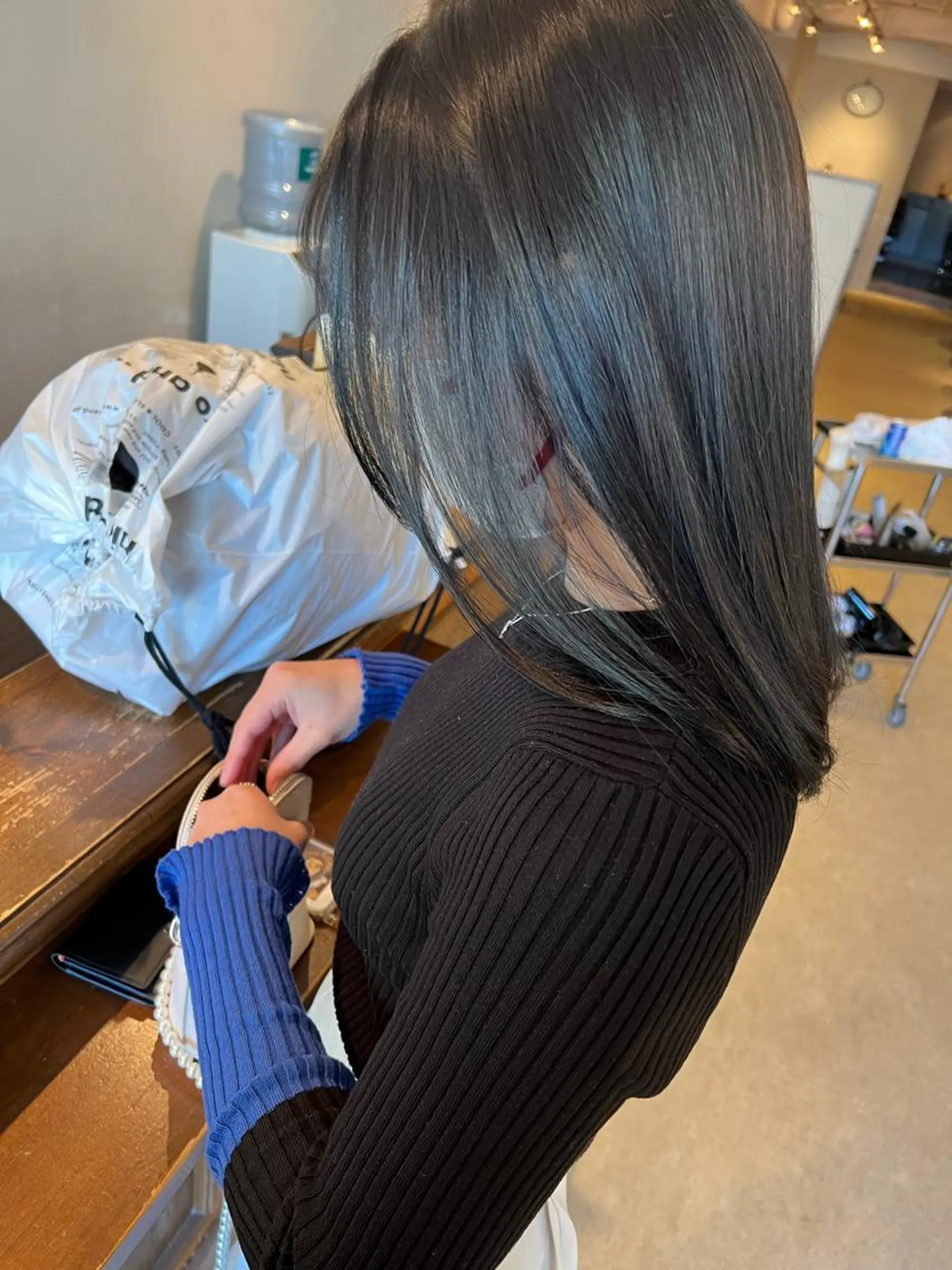 ミディアム カラー 黒髪 ブルーカラー ブルーブラック 透明感カラー レイヤー/ボブパーマ /垢抜け/タクミのヘアスタイル