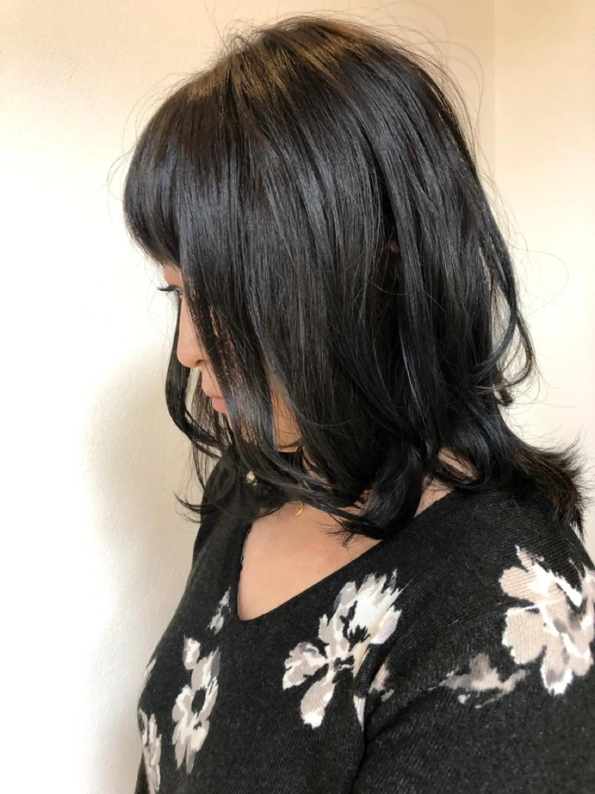 ミディアム カラー ブルーカラー シルバー 似合わせ レイヤー須川のヘアスタイル