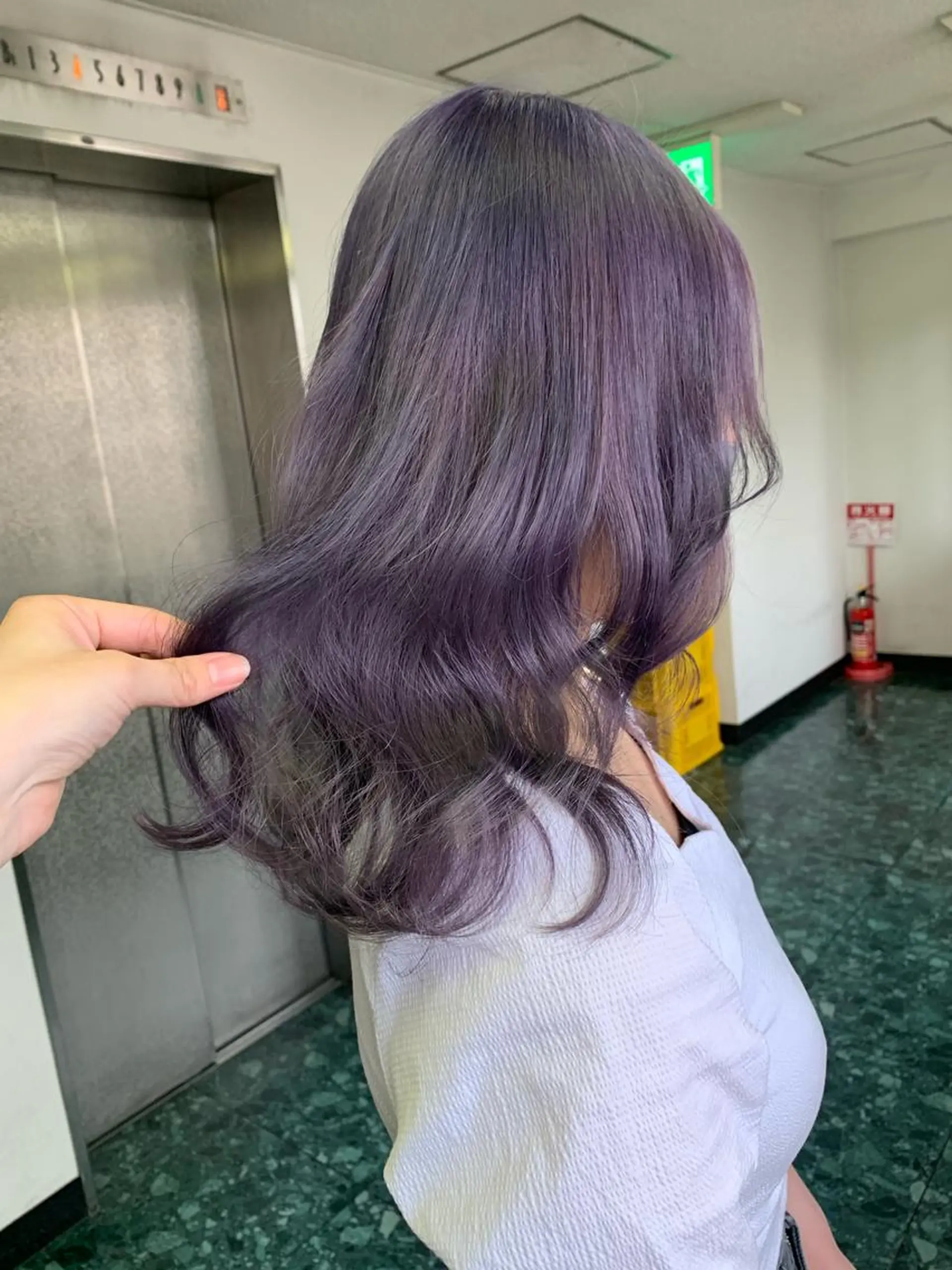 ミディアム カラー ブリーチ ラベンダーカラー パープルカラー カット ヘアカラー トリートメント 🌸MAYU🌸 ハイトーン➕レイヤーのヘアスタイル