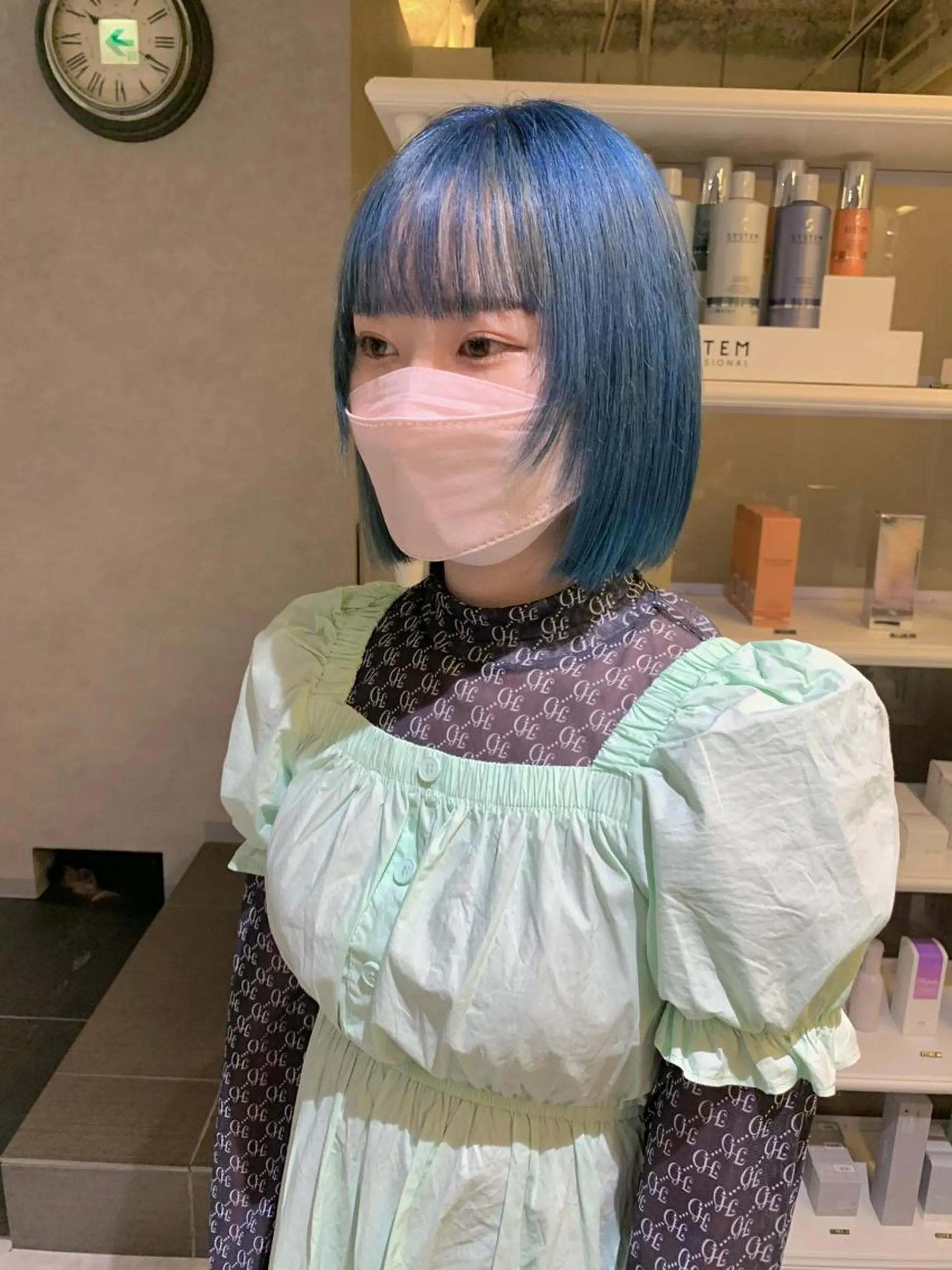 ショート カラー ブリーチ ブルーカラー ケアブリーチ デザインカラー ダブルカラー カット ヘアカラー トリートメント 桃果 momokaのヘアスタイル
