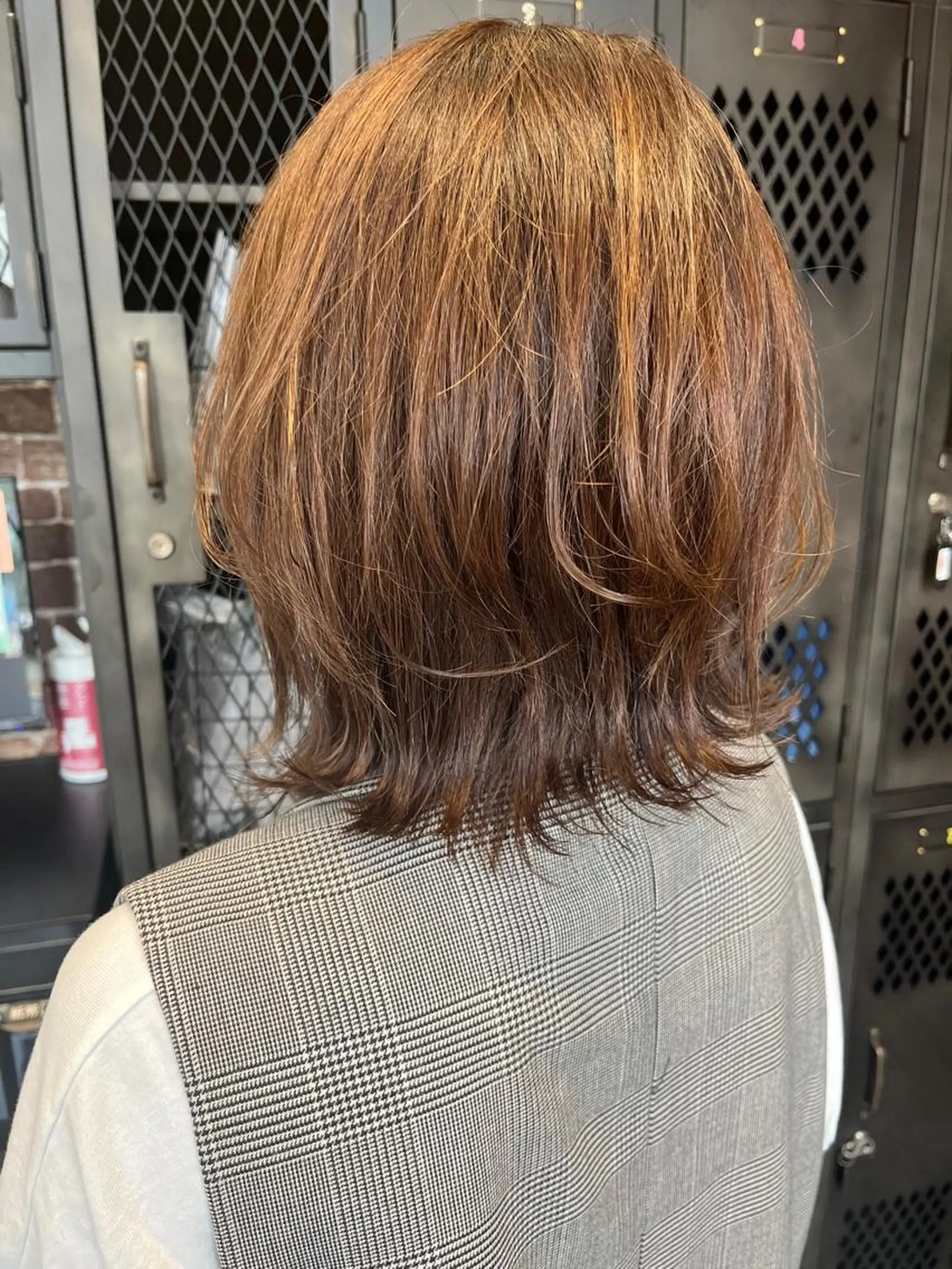 ミディアム カラー パーマ ヘアアレンジ メンズ キッズ マツエク・マツパ アイブロウ ミディアムパーマ メンズパーマ ブラウンカラー ケアカラー 透明感カラー ヘアカラー トリートメント 久木原 ゆりのヘアスタイル