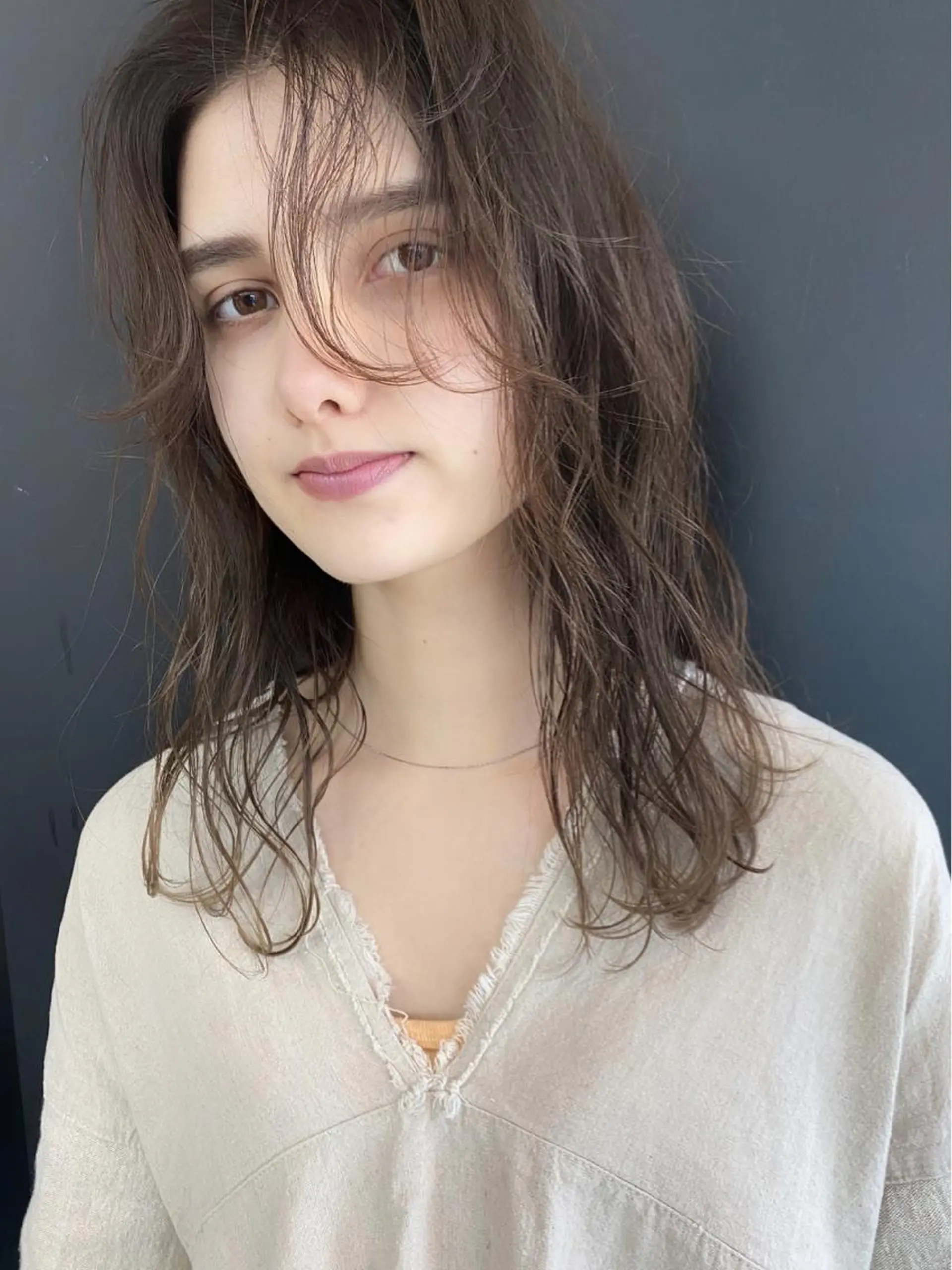 ロング カラー アッシュ アッシュグレー ベージュカラー ブリーチ 透明感カラー 面長/丸顔 小顔レイヤー|橋本のヘアスタイル