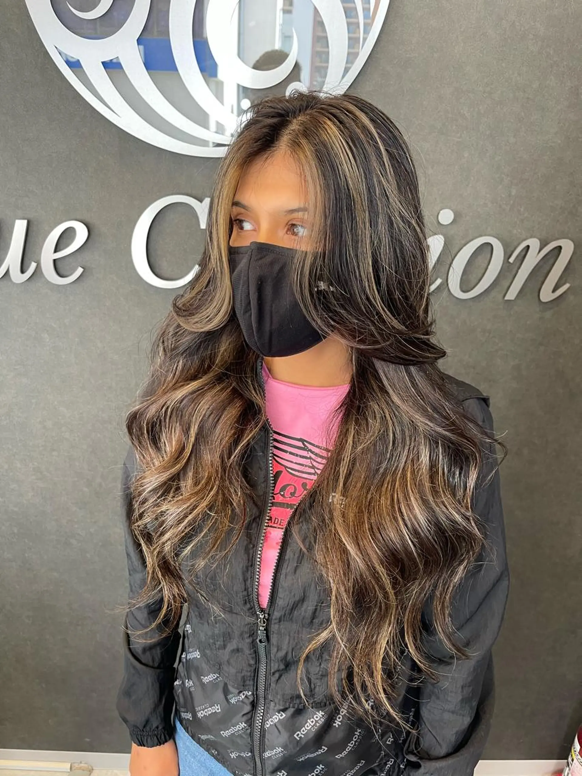 ロング ヘアカラー ハイトーン ／ レイヤー/吉田陸斗のヘアスタイル