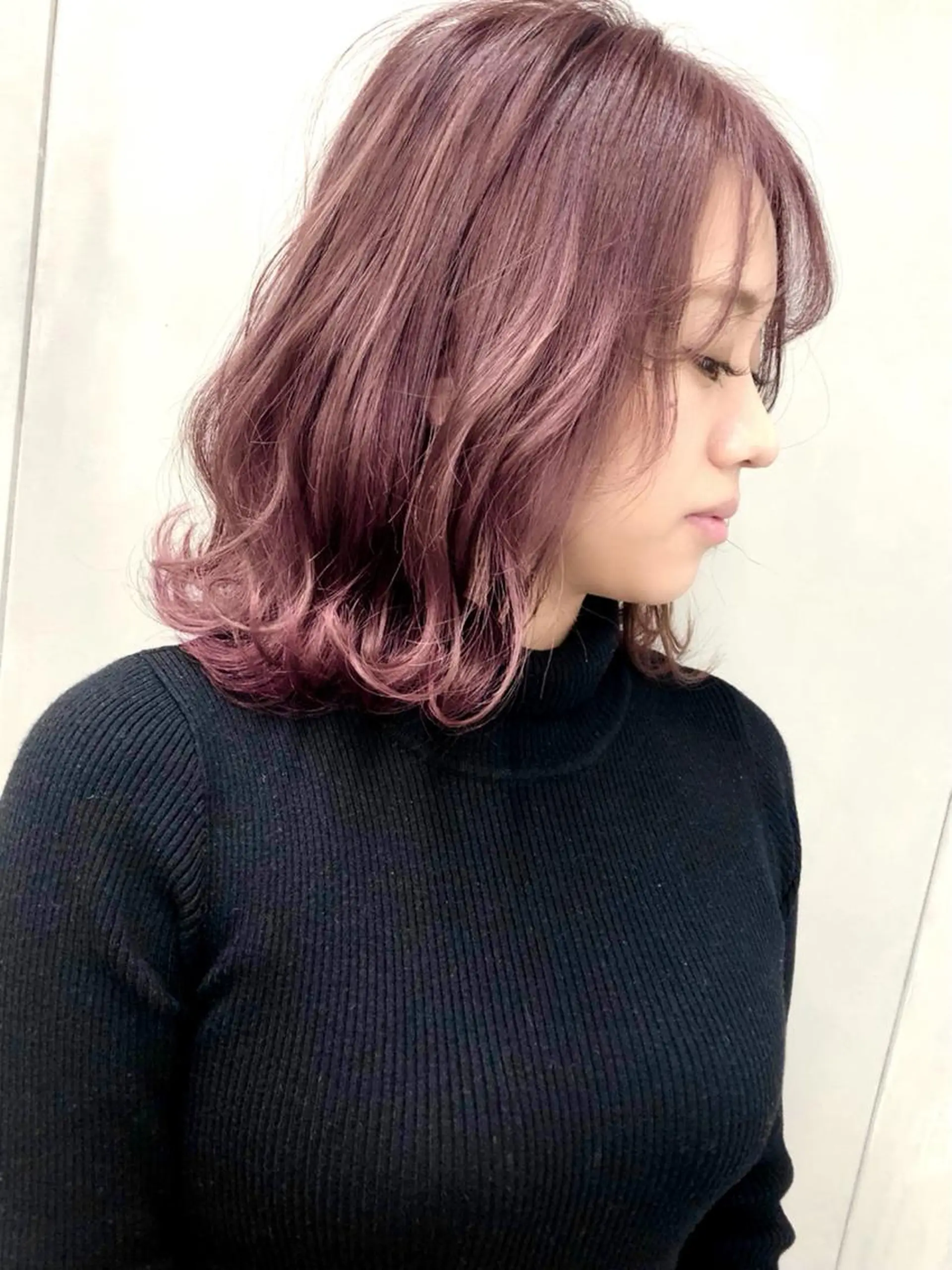セミロング チョコレートブラウン くびれヘア タンバルモリ ヨシンモリ 韓国風ヘア カット ヘアカラー トリートメント 艶カラー YOSHIMURAのヘアスタイル
