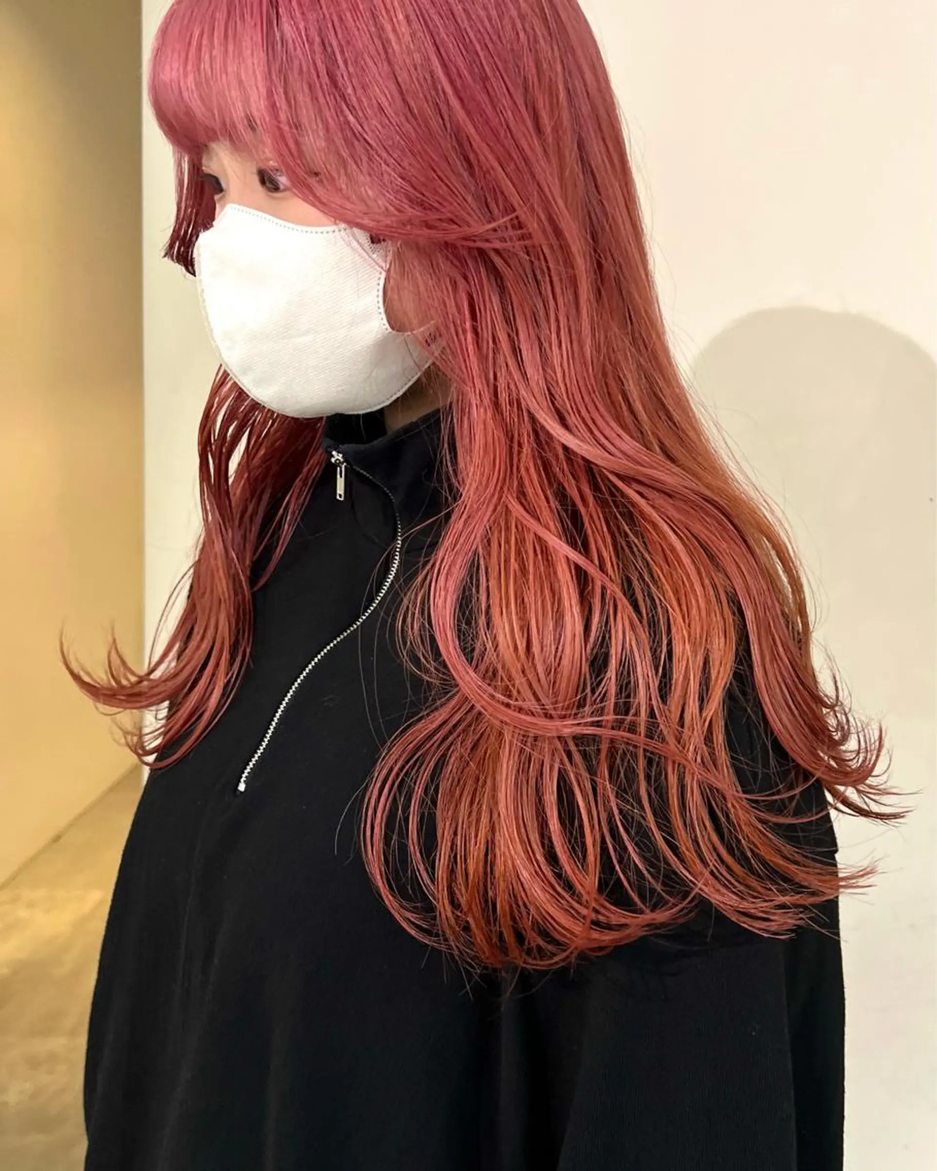 ロング カラー ブリーチ ハイトーンカラー オレンジ オレンジピンク ピンクカラー RAIMA ケアハイトーンのヘアスタイル