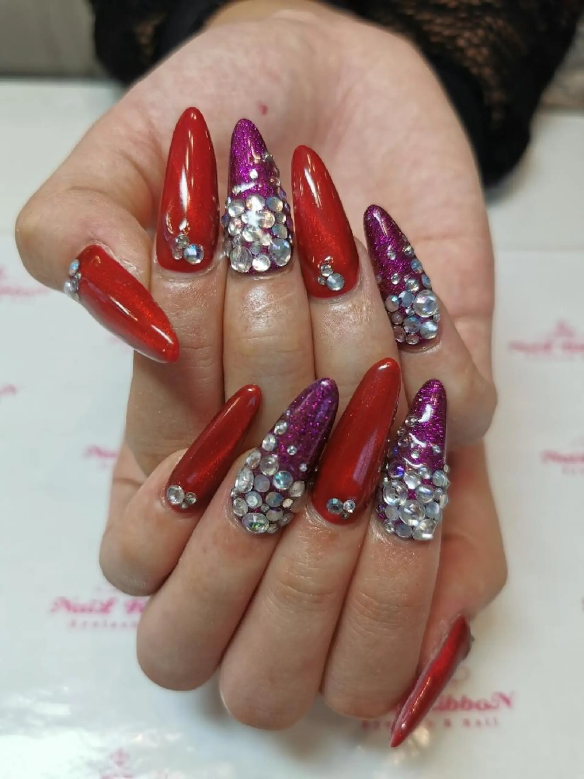 ネイル ネイルリボン 受付スタッフのネイルデザイン