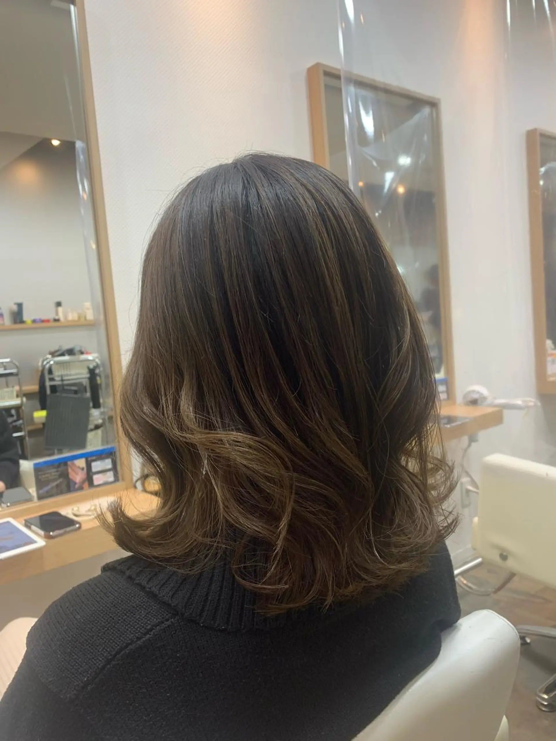 ミディアム カラー 透け感✨ダメージレス カラーHana🤍のヘアスタイル