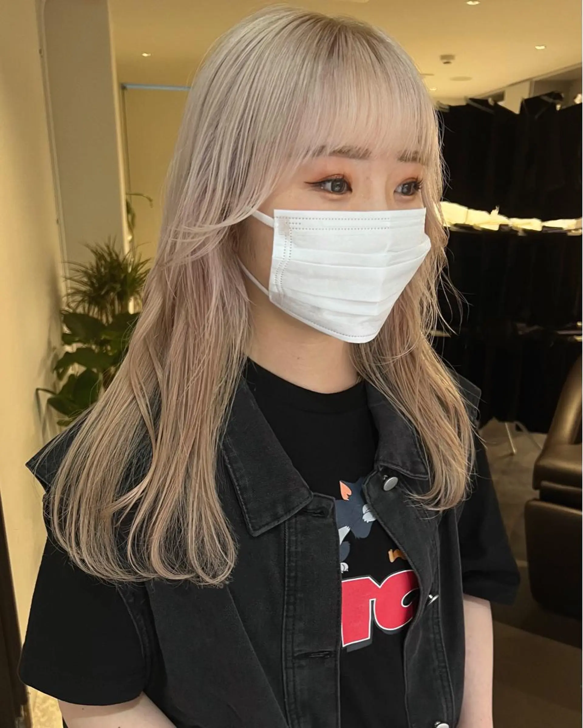 ロング カラー ベージュカラー ブリーチ ホワイトベージュ RAIMA ケアハイトーンのヘアスタイル