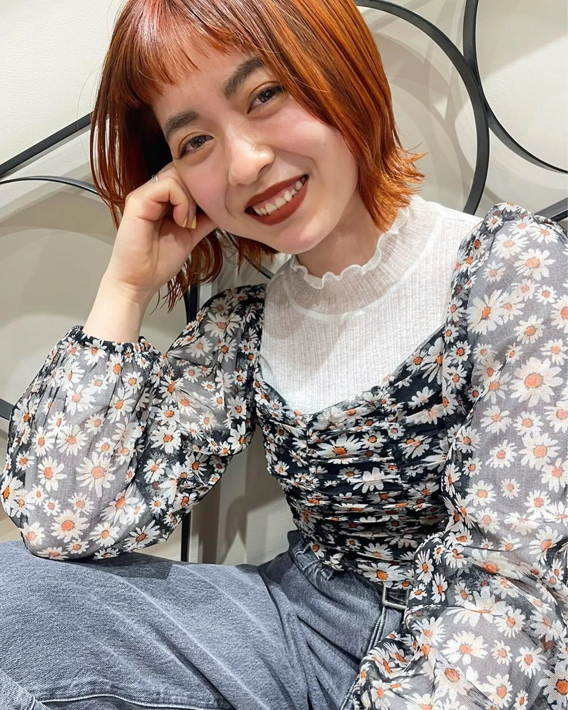 ミディアム カラー オレンジ tomo🍒パーマ ハイトーン似合わせのヘアスタイル