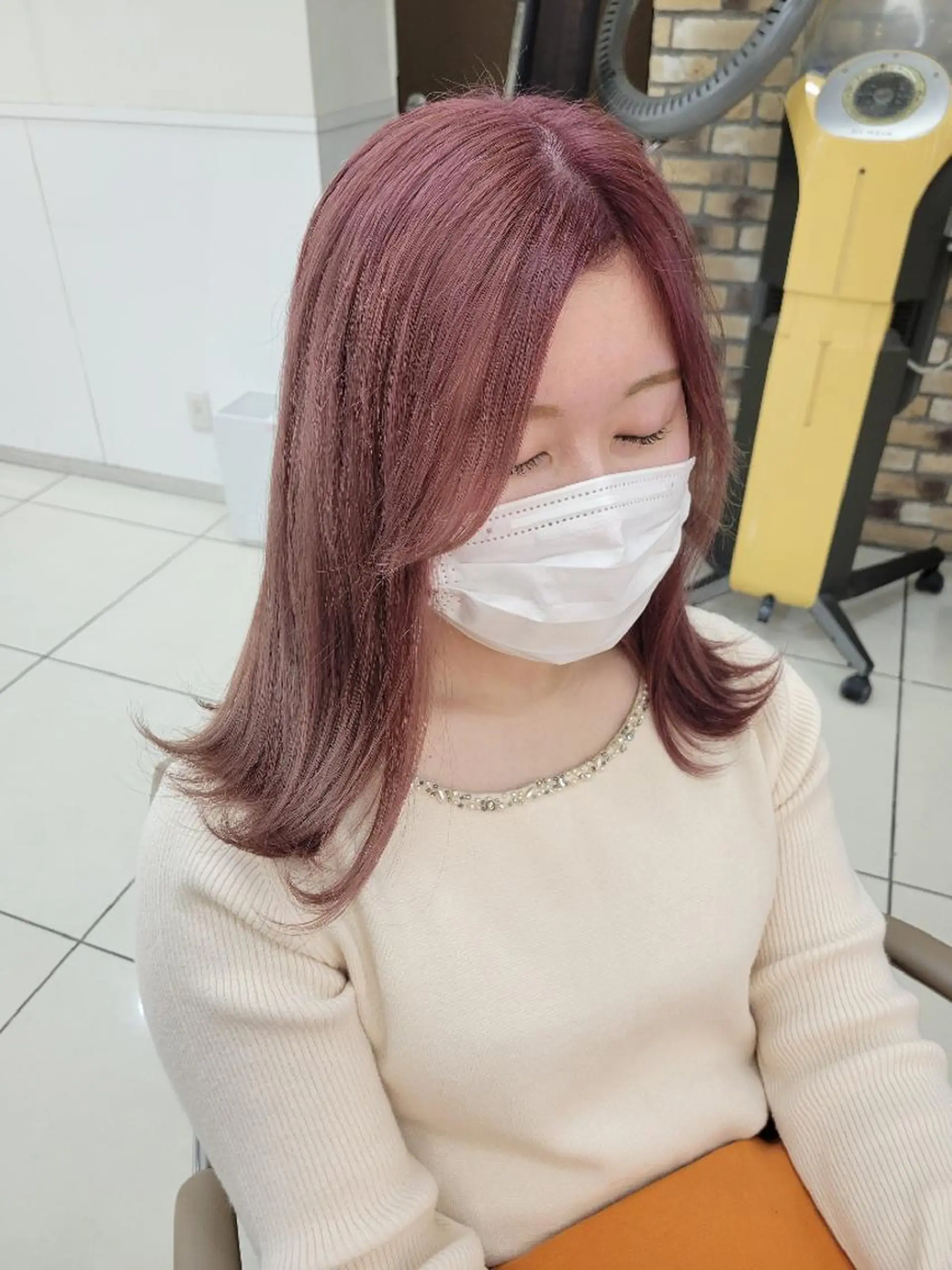 ミディアム カラー ヘアカラー トリートメント 羽エクステ🩷 🤍まき🤍のマツエク・マツパデザイン