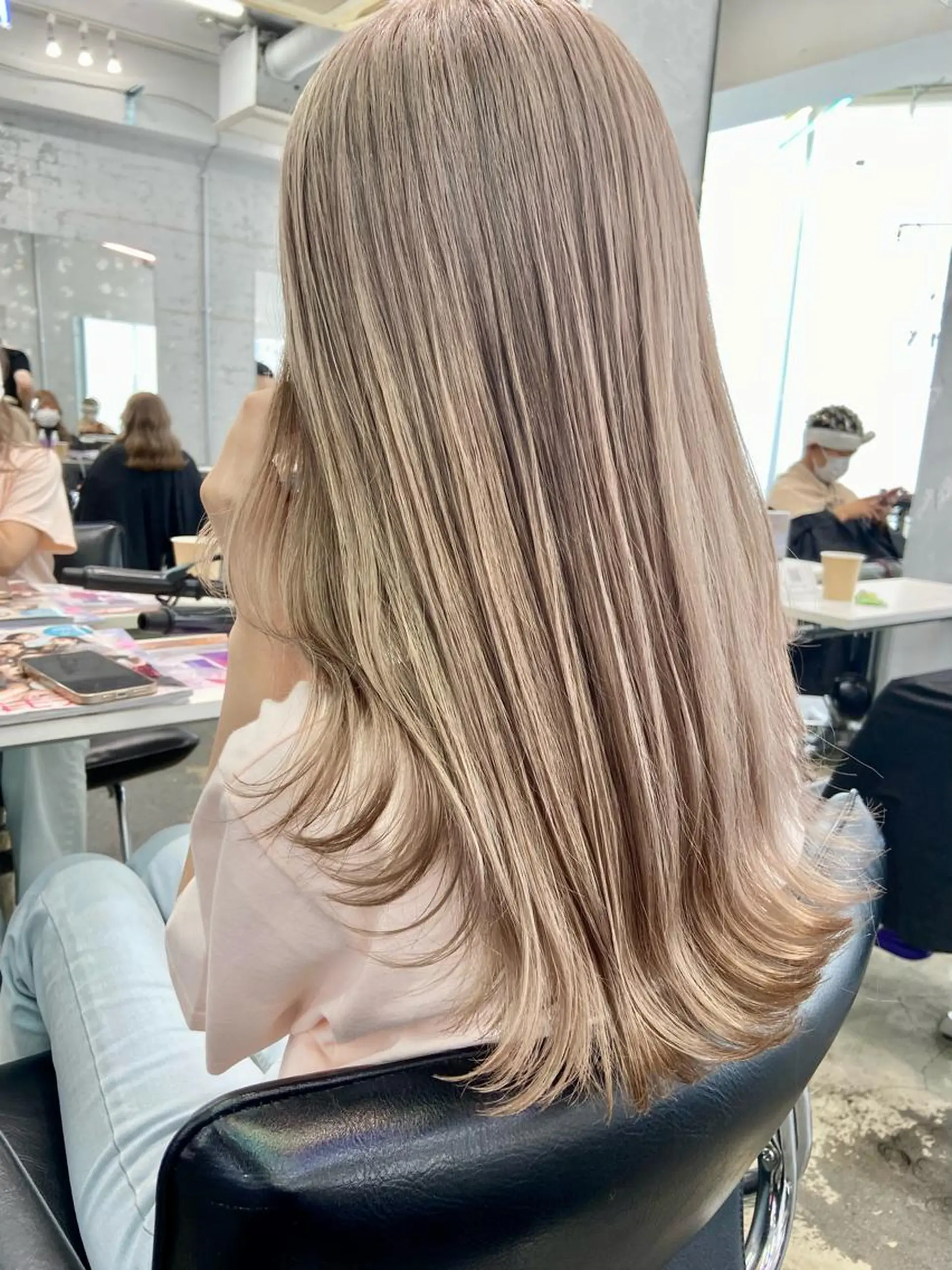 ミディアム カラー ☘️ブリーチ/ハイト ーン/レイヤー/のヘアスタイル