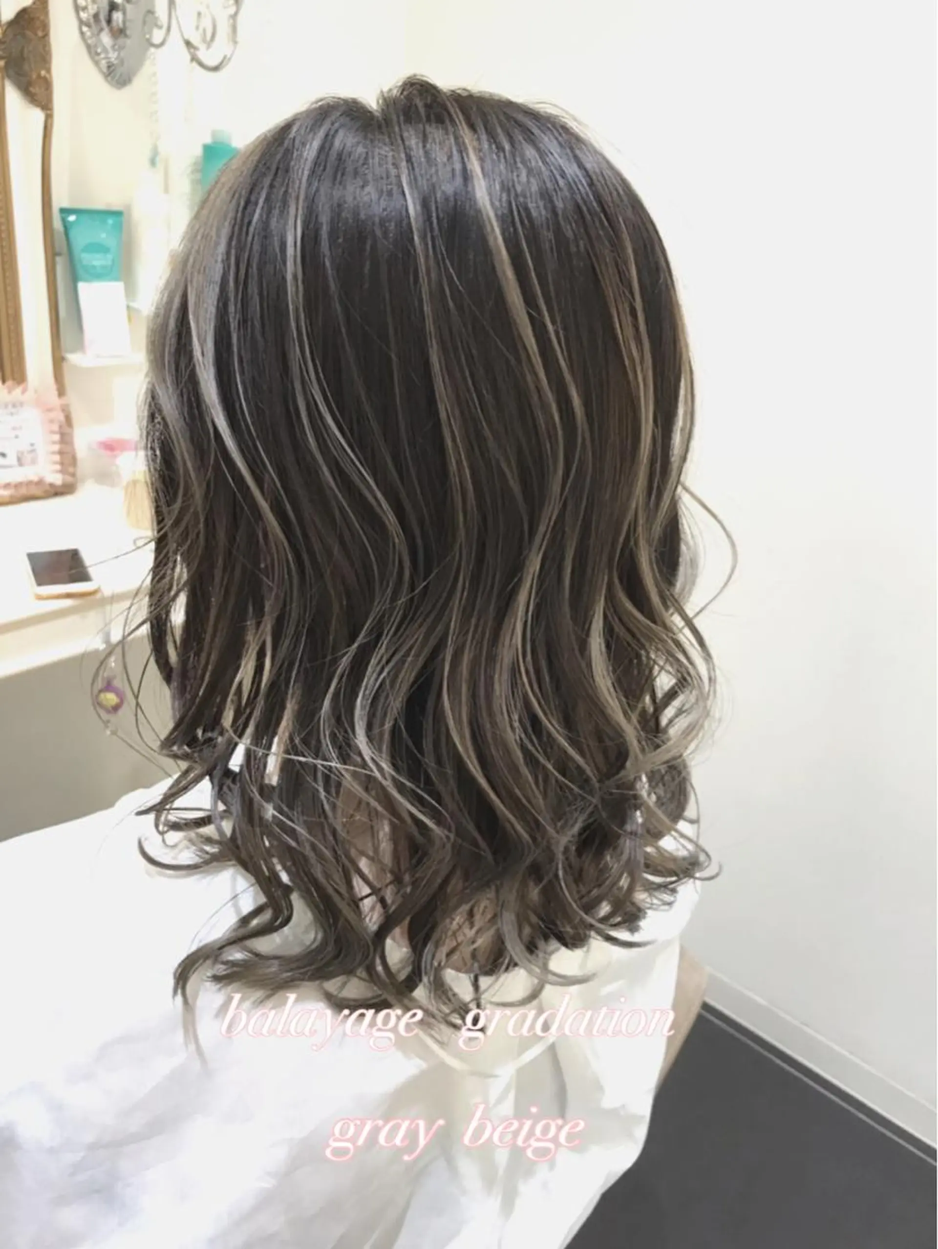 ミディアム カラー バレイヤージュ グラデーションカラー グレージュ レイヤーカット カット ヘアカラー 山崎俊輔/髪質改善 /バレイヤージュのヘアスタイル