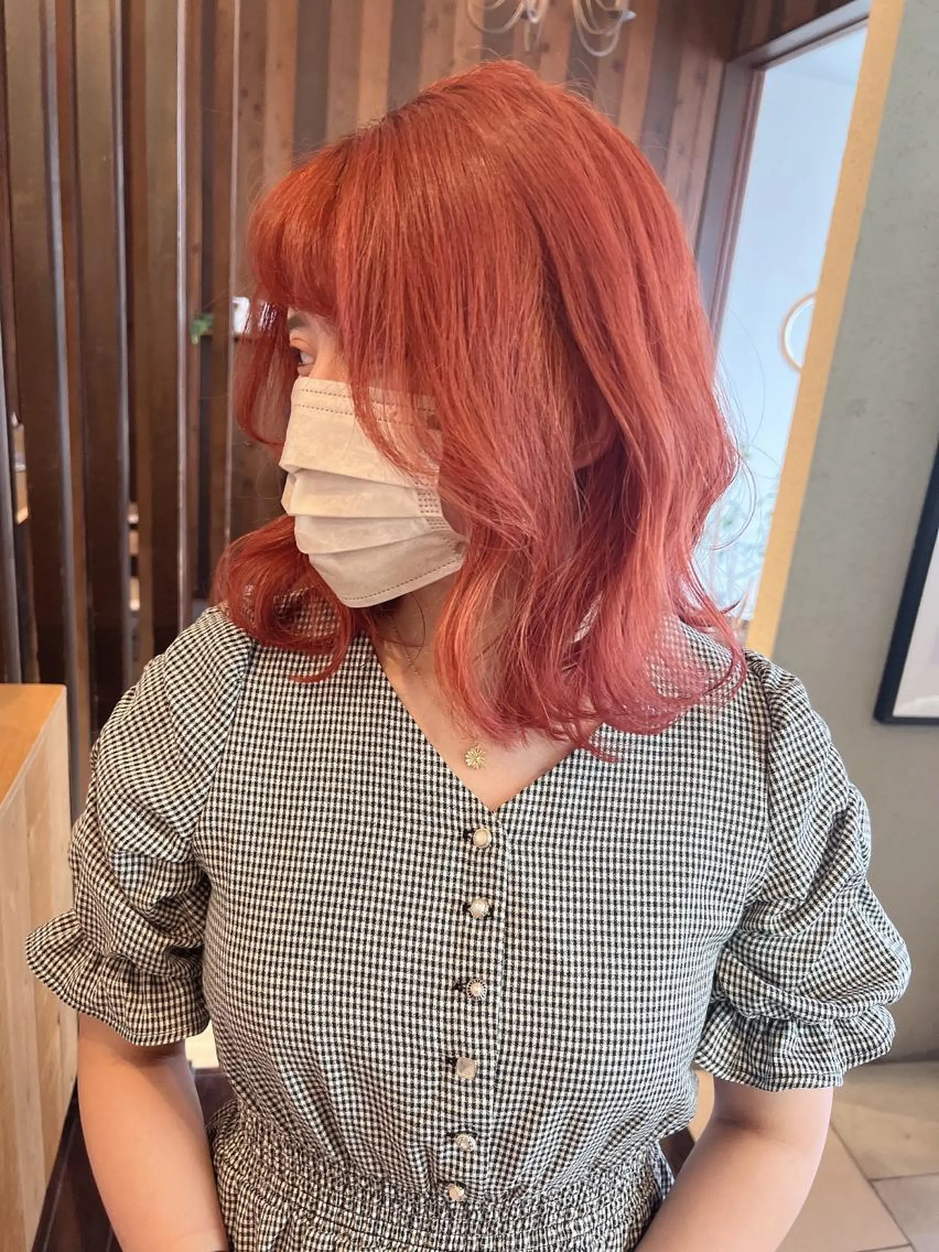 ミディアム カラー オレンジ オレンジピンク ピンクカラー ヘアカラー 具志 正太のヘアスタイル