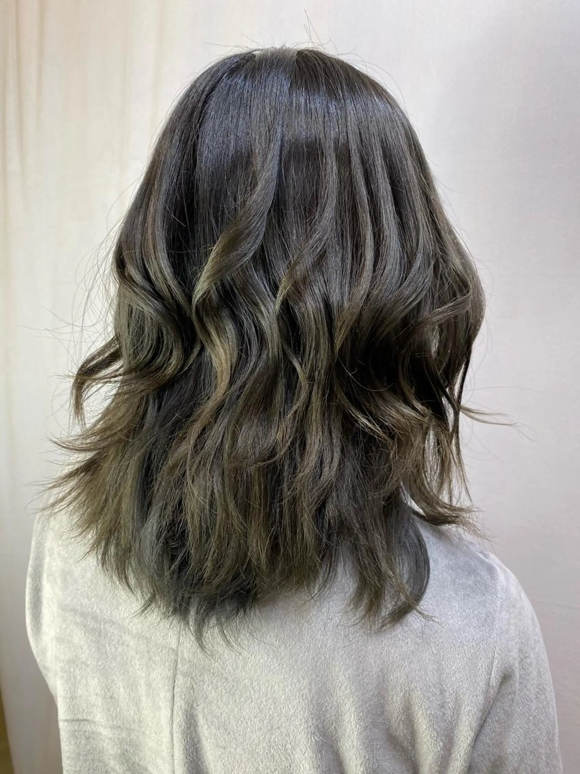 セミロング カット ヘアカラー 長濱 俊のヘアスタイル