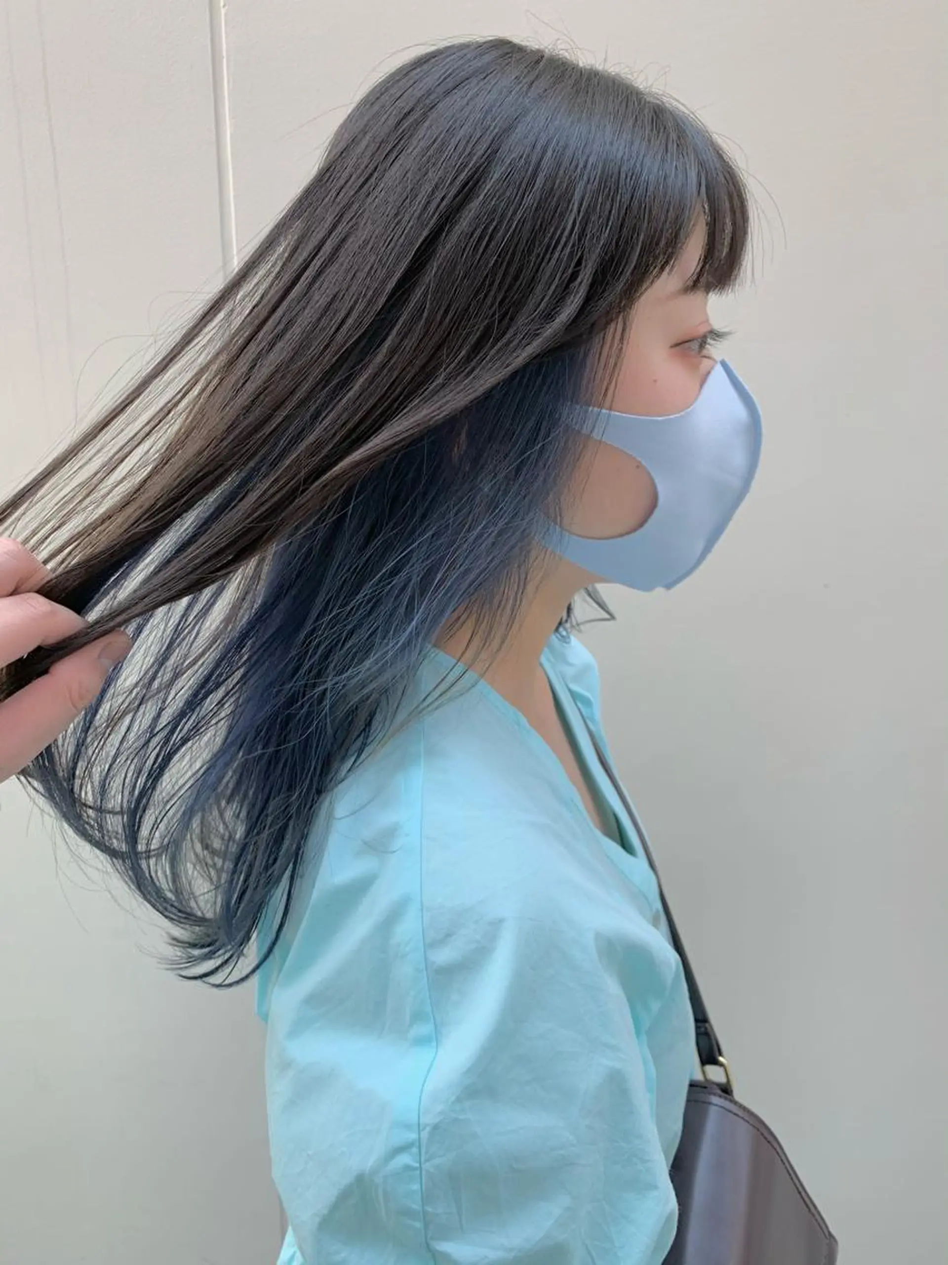 ロング カラー ベージュカラー ブリーチ ブルーカラー イルミナカラー インナーカラー マンツーマン×半個室 まちだきょうすけのヘアスタイル