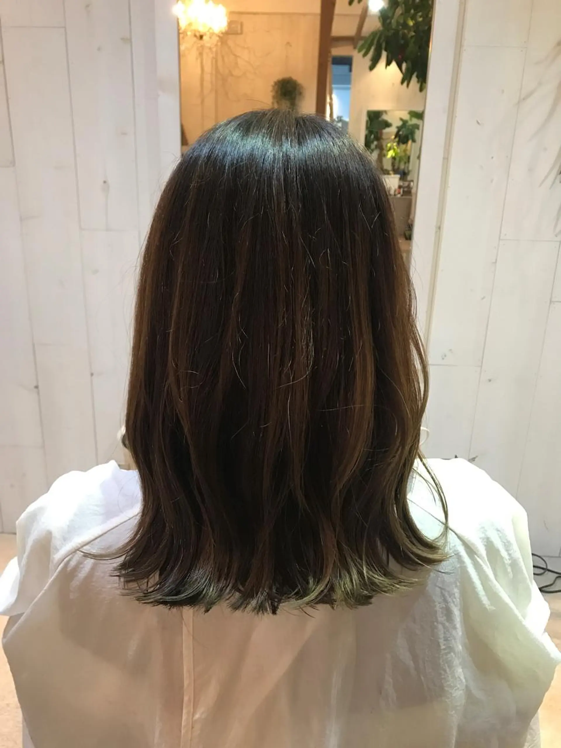 ミディアム 長尾 桃佳のヘアスタイル