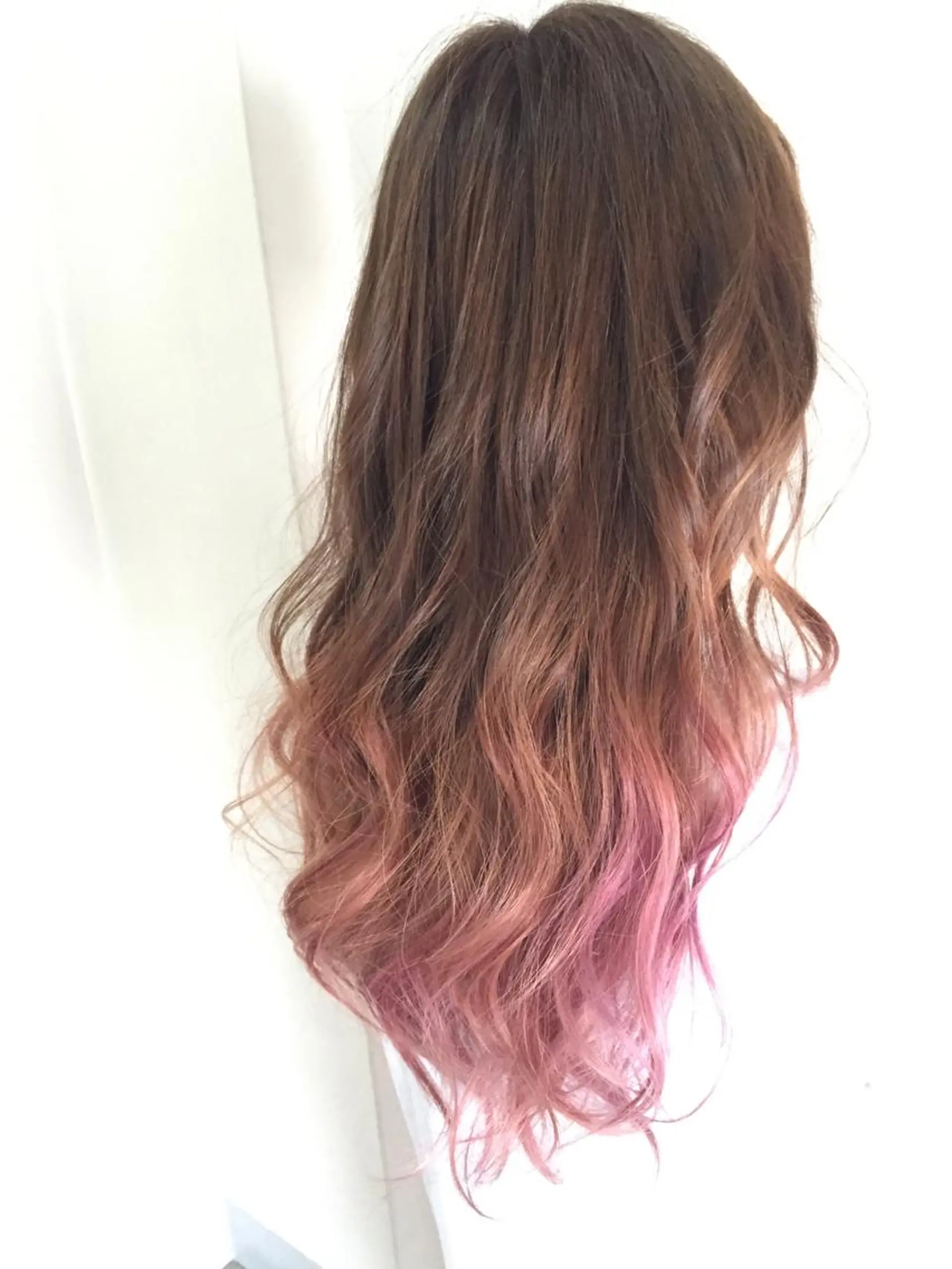 ロング カラー グラデーションカラー ピンクカラー 若杉 諒のヘアスタイル