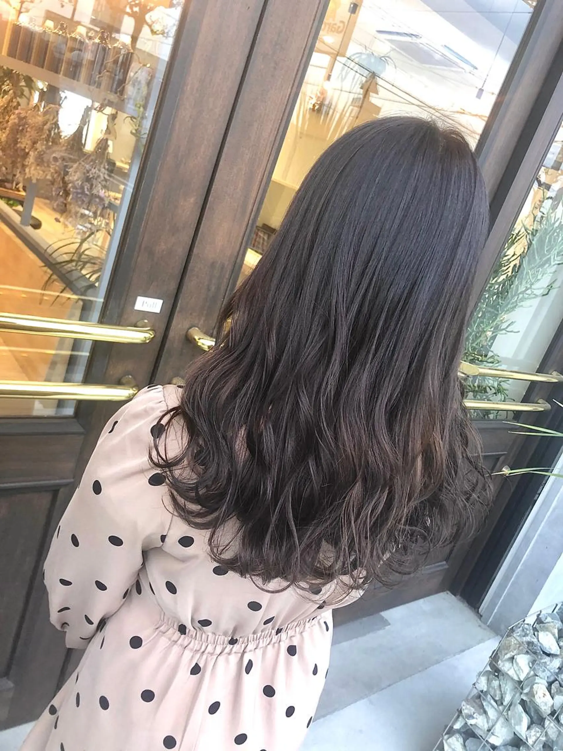 カラー アッシュ ベージュカラー ブリーチ ブリーチなしカラー 三村 桜生のヘアスタイル