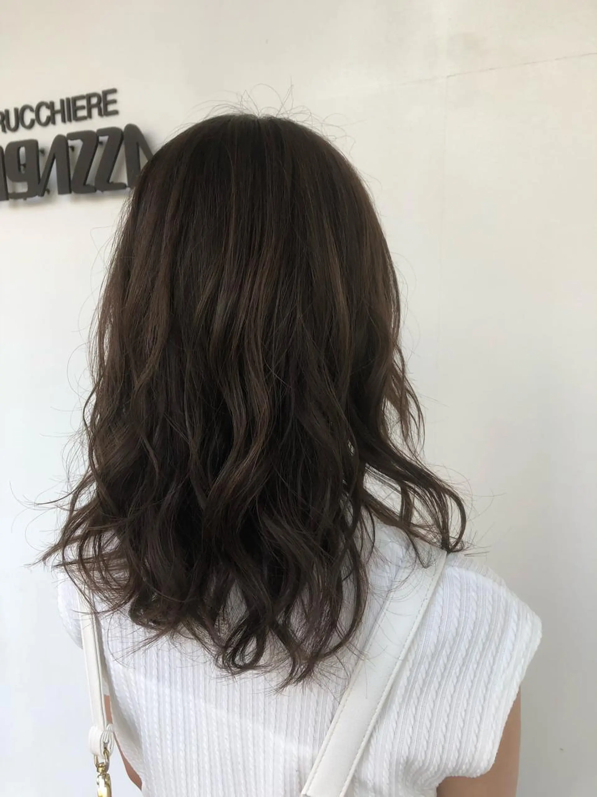 ミディアム カラー 透明感カラー グレージュ ハイライトカラー ハイライト 東條 克義のヘアスタイル