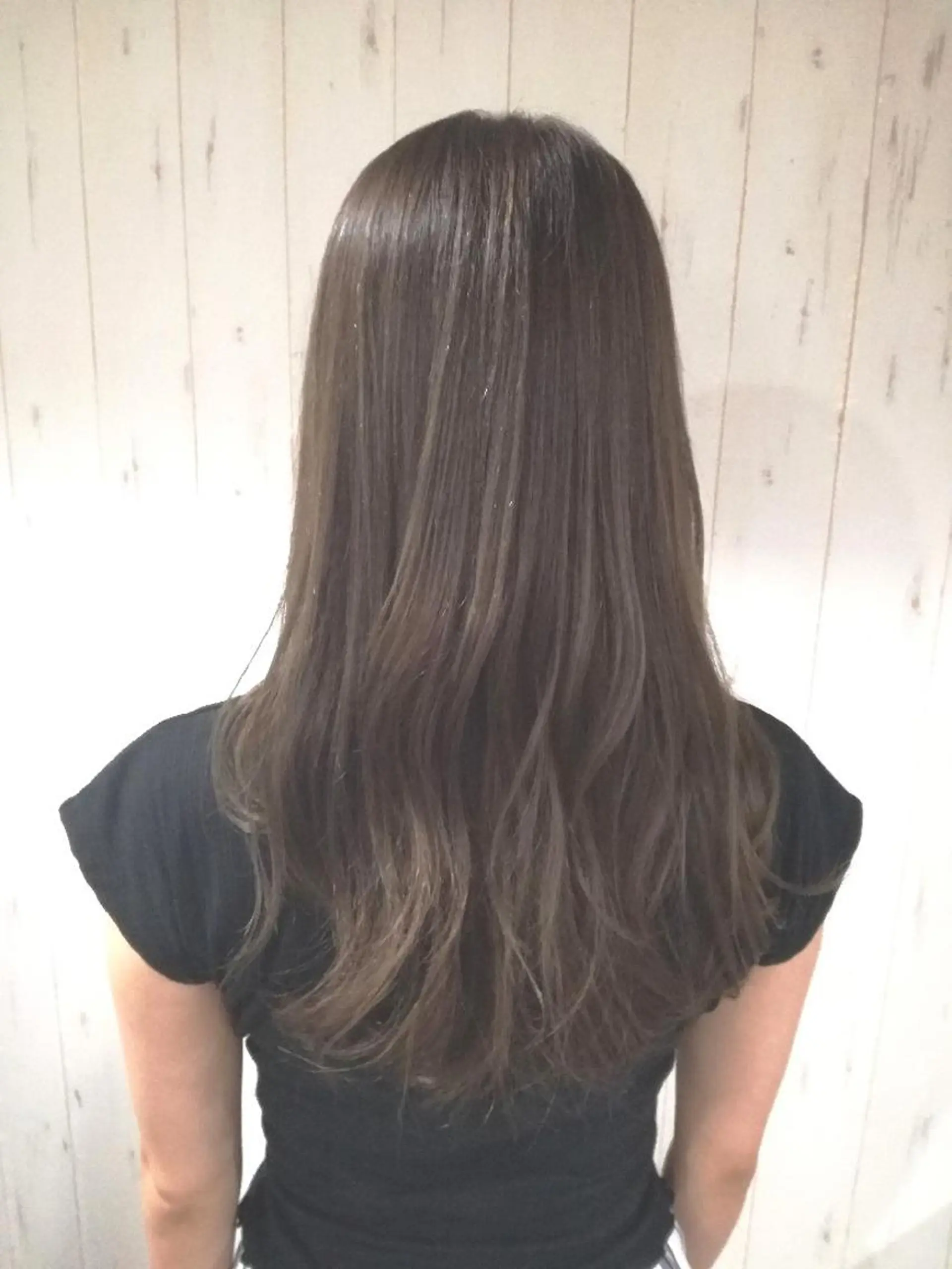 ロング カラー グレージュ 西川 敏夫のヘアスタイル