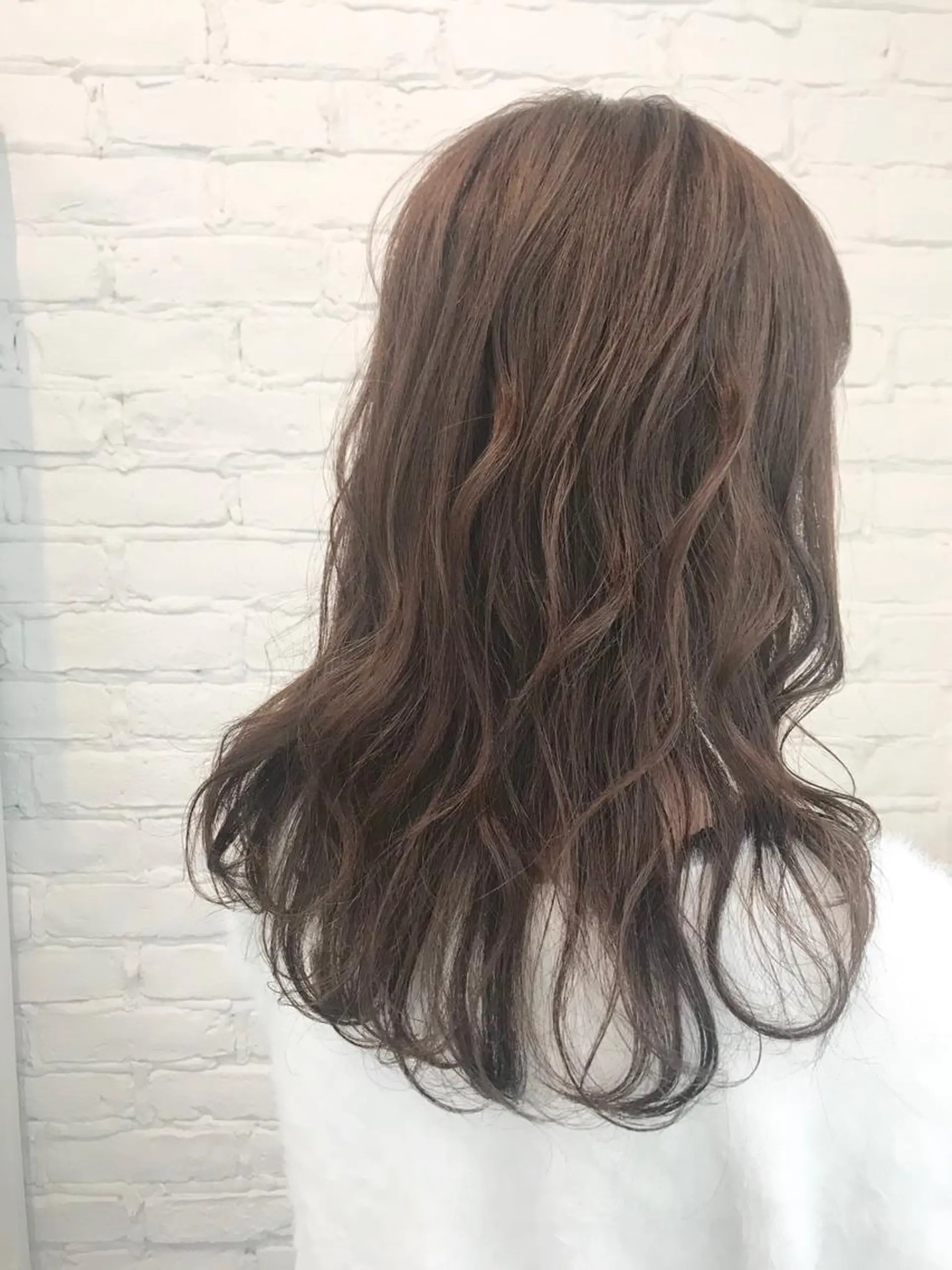 ロング カラー いけだ　ひかり ハイライトくびれヘアのヘアスタイル