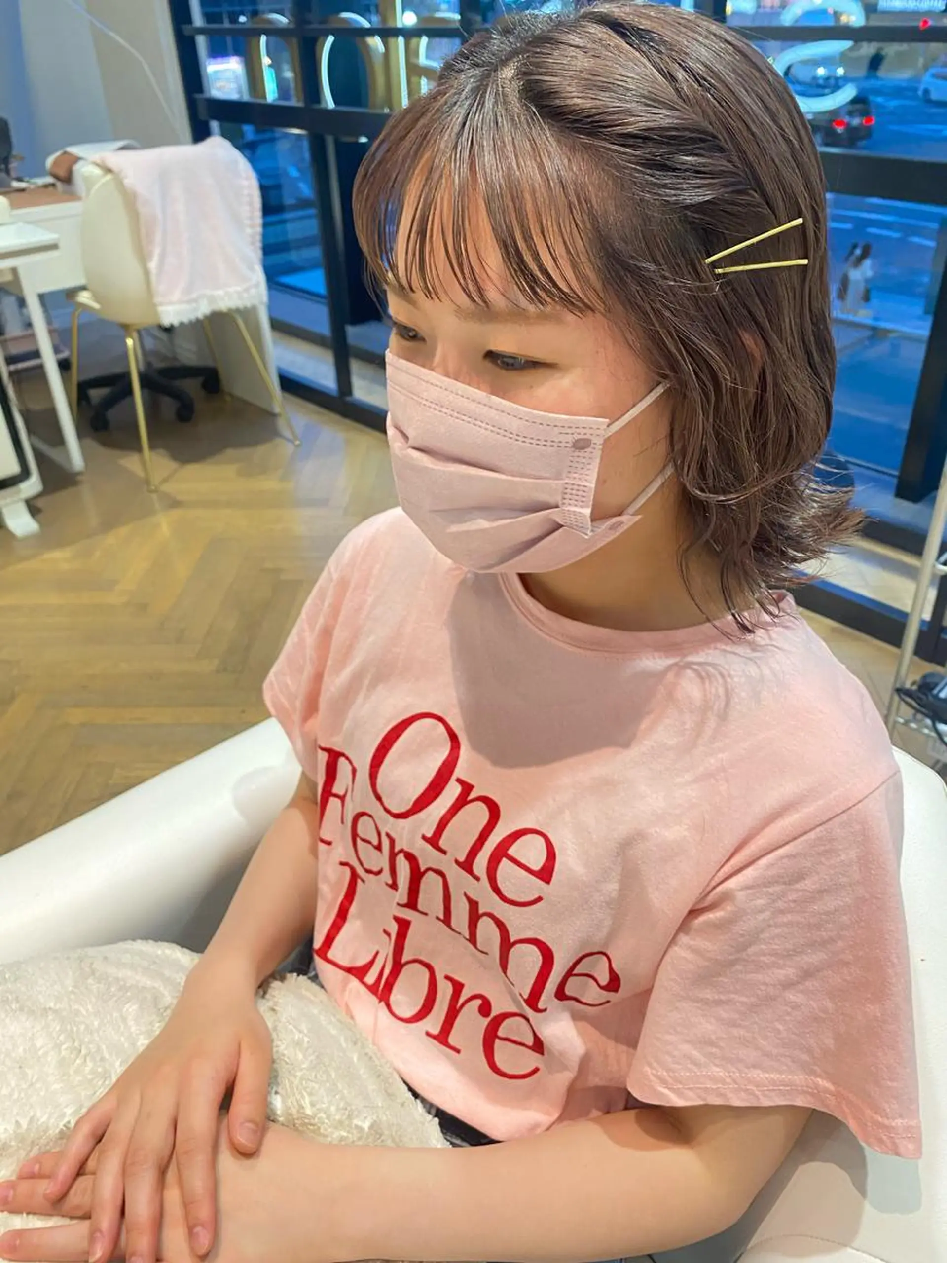 ミディアム カラー グレージュ 増井 彩乃のヘアスタイル