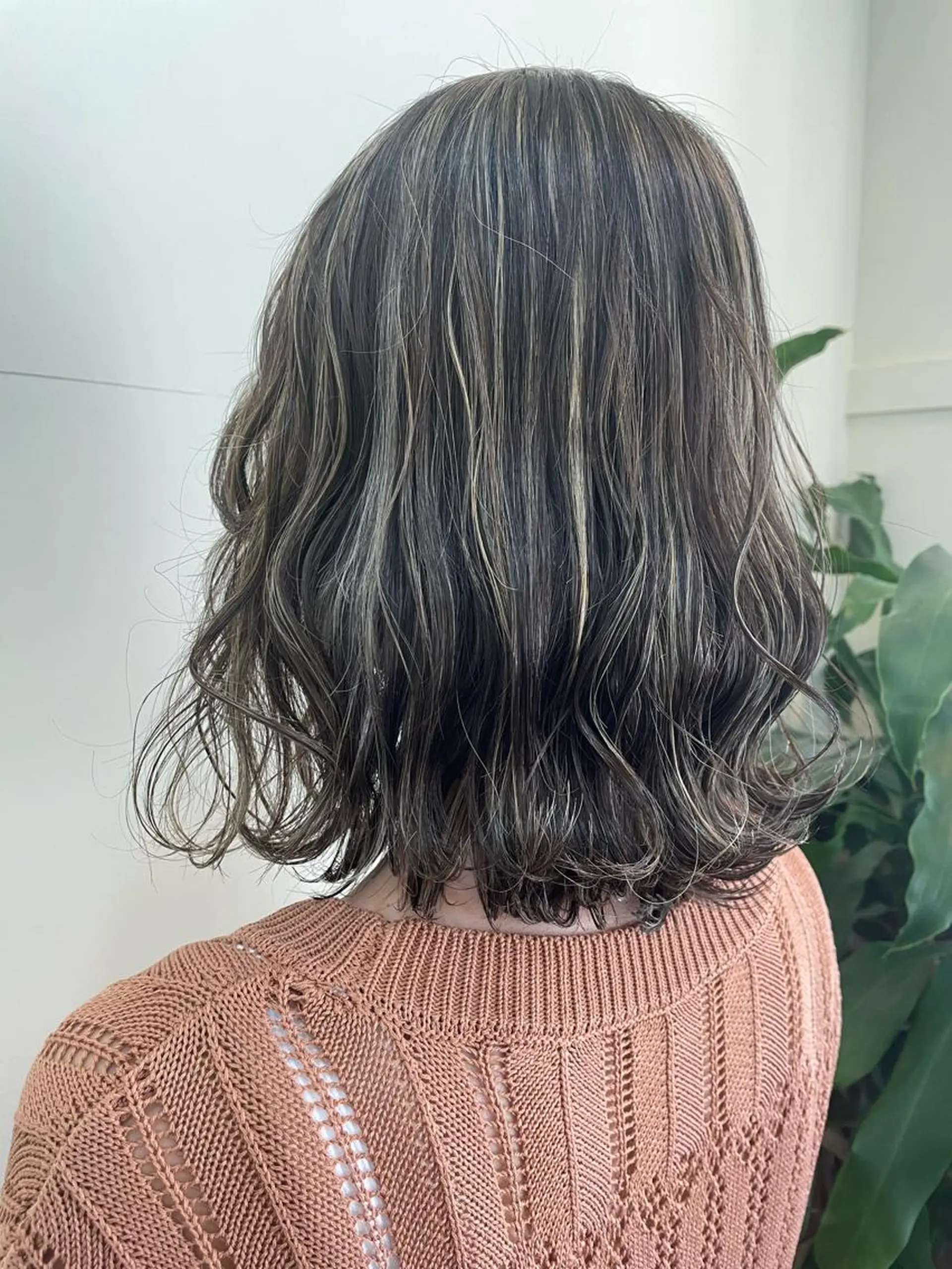 カラー バレイヤージュ ブリーチ ケアブリーチ ダブルカラー イヤリングカラー 戸川 紗良のヘアスタイル