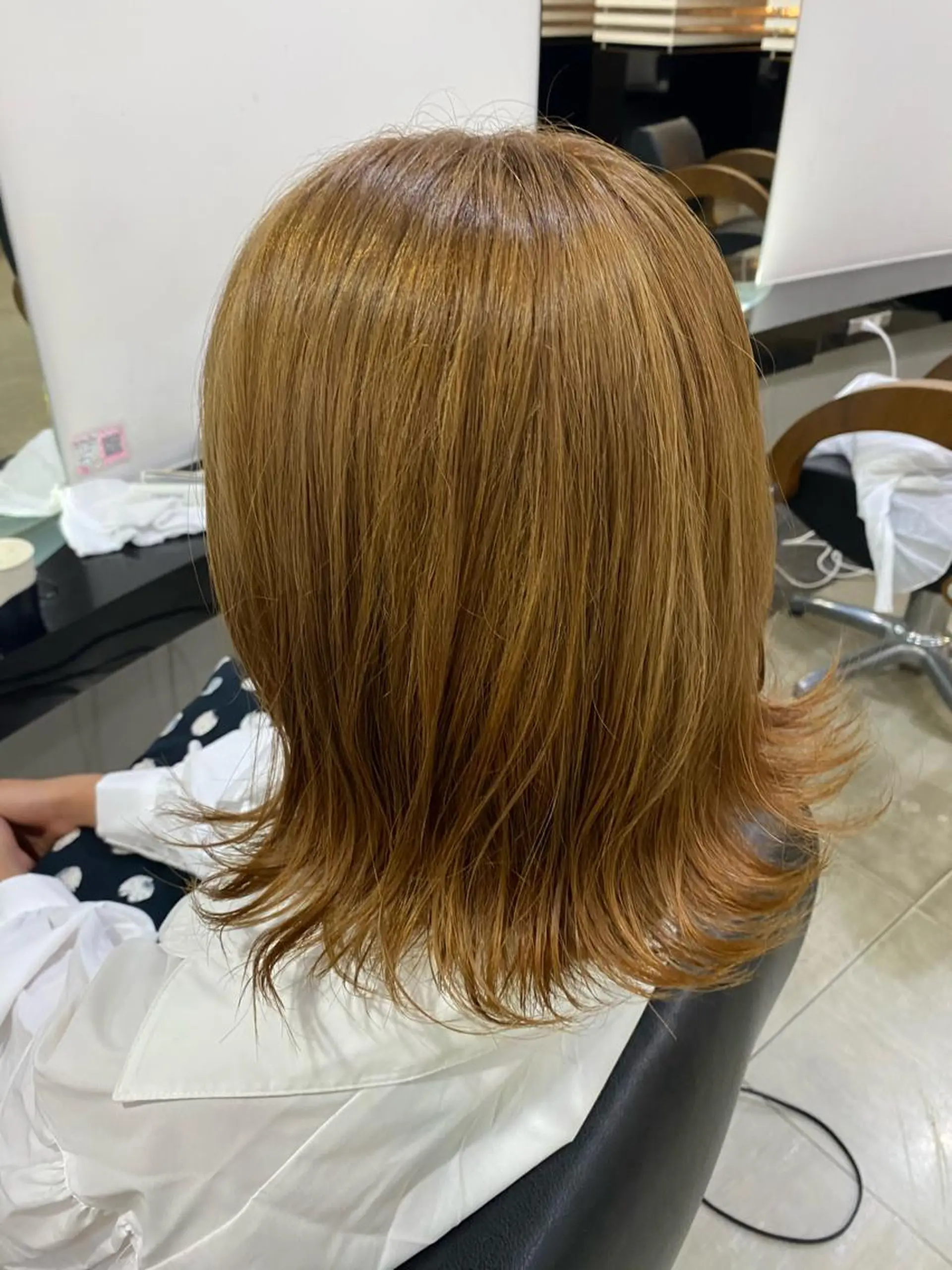 ミディアム カラー ヘアアレンジ ベージュカラー ブリーチ DISCOHAIRsanc（ルジャルダン町田）所属・烏山 達也のヘアスタイル