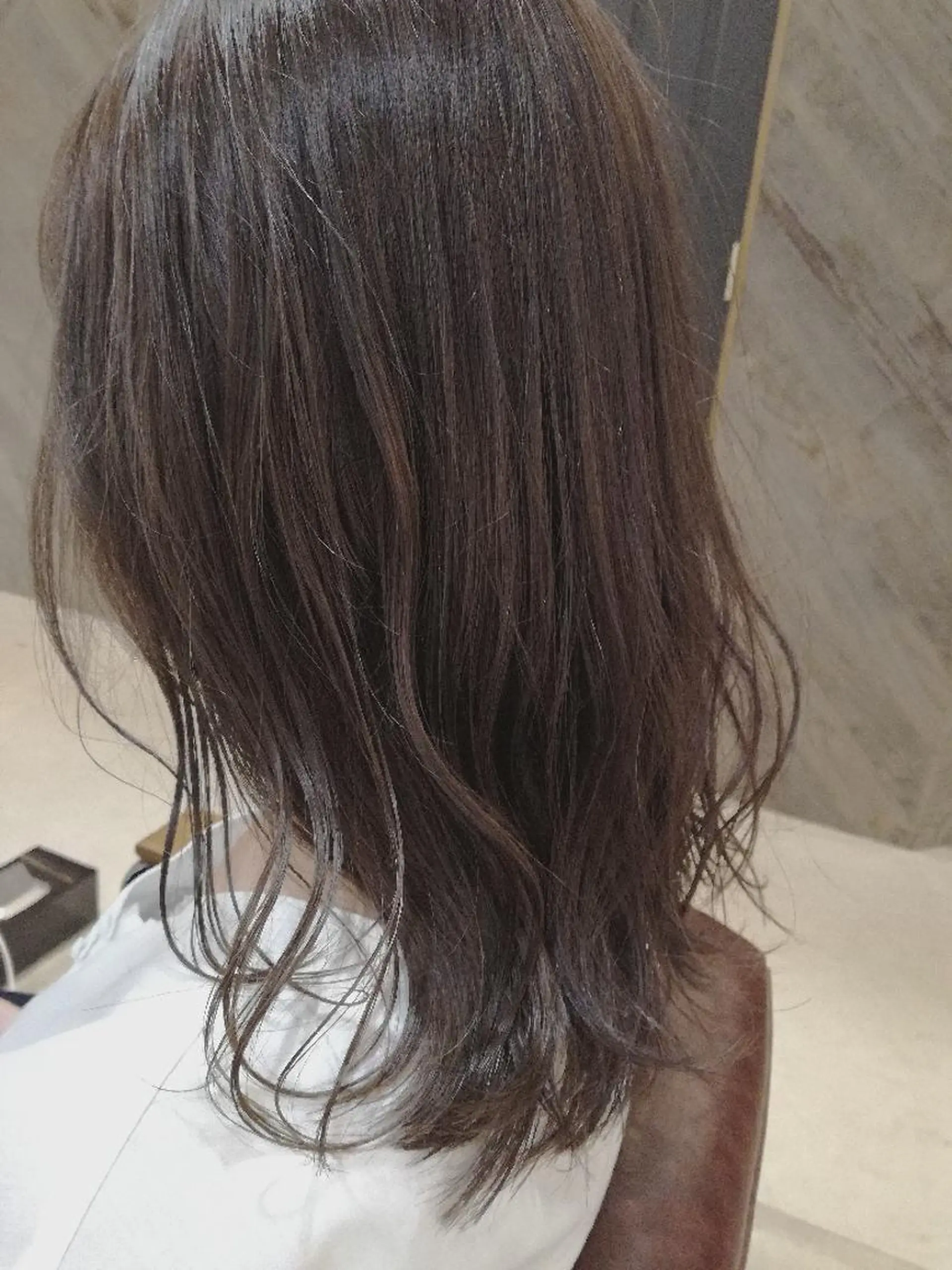 ミディアム カラー パーマ ヘアアレンジ メンズ キッズ ネイル マツエク・マツパ ミディアムネイル カット ヘアカラー トリートメント 中津No.1髪質改善 店長✨透ける暗髪のヘアスタイル