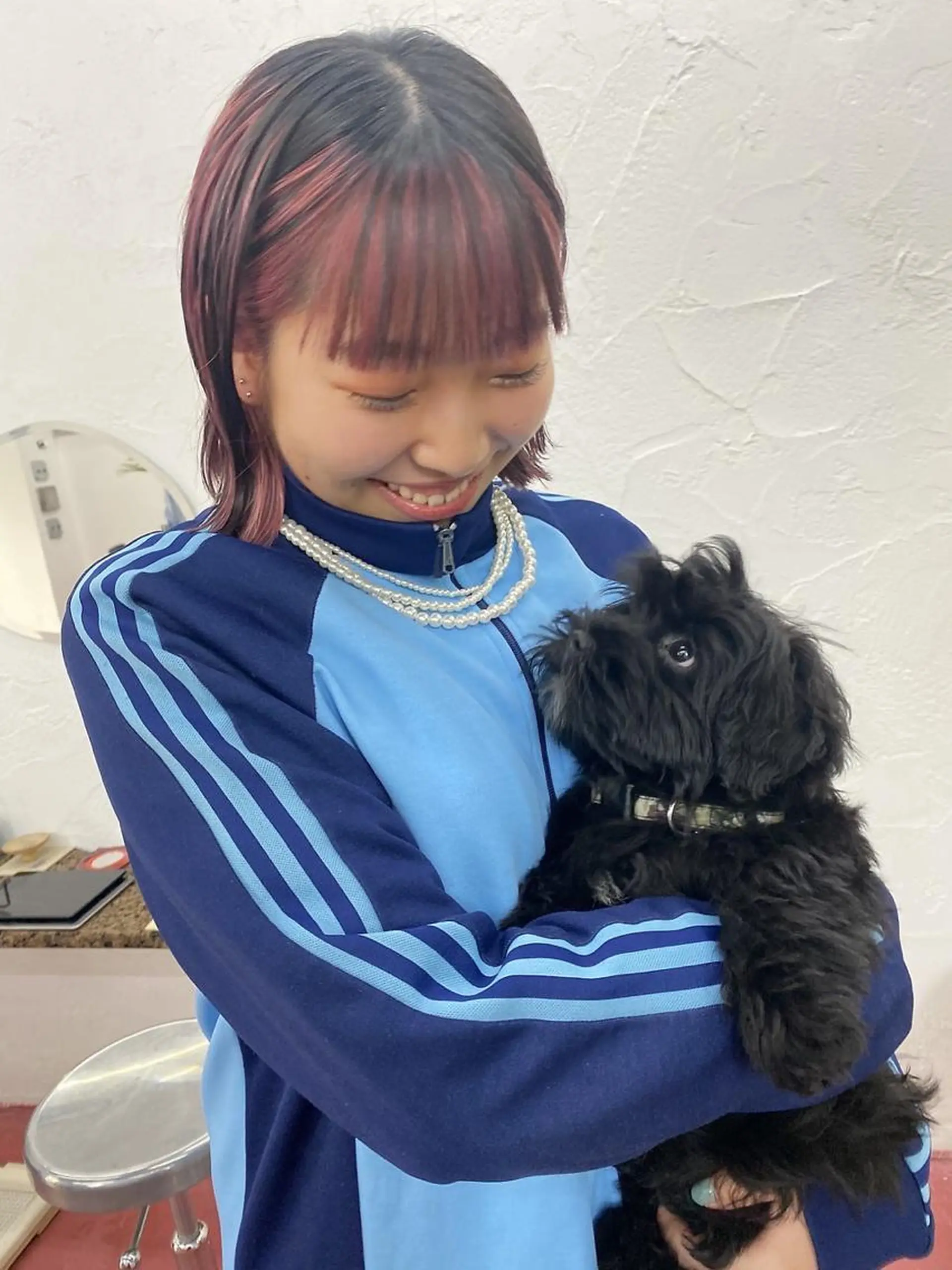 ショート カラー qiie リタッチ 黒染め　ワンカラーのヘアスタイル