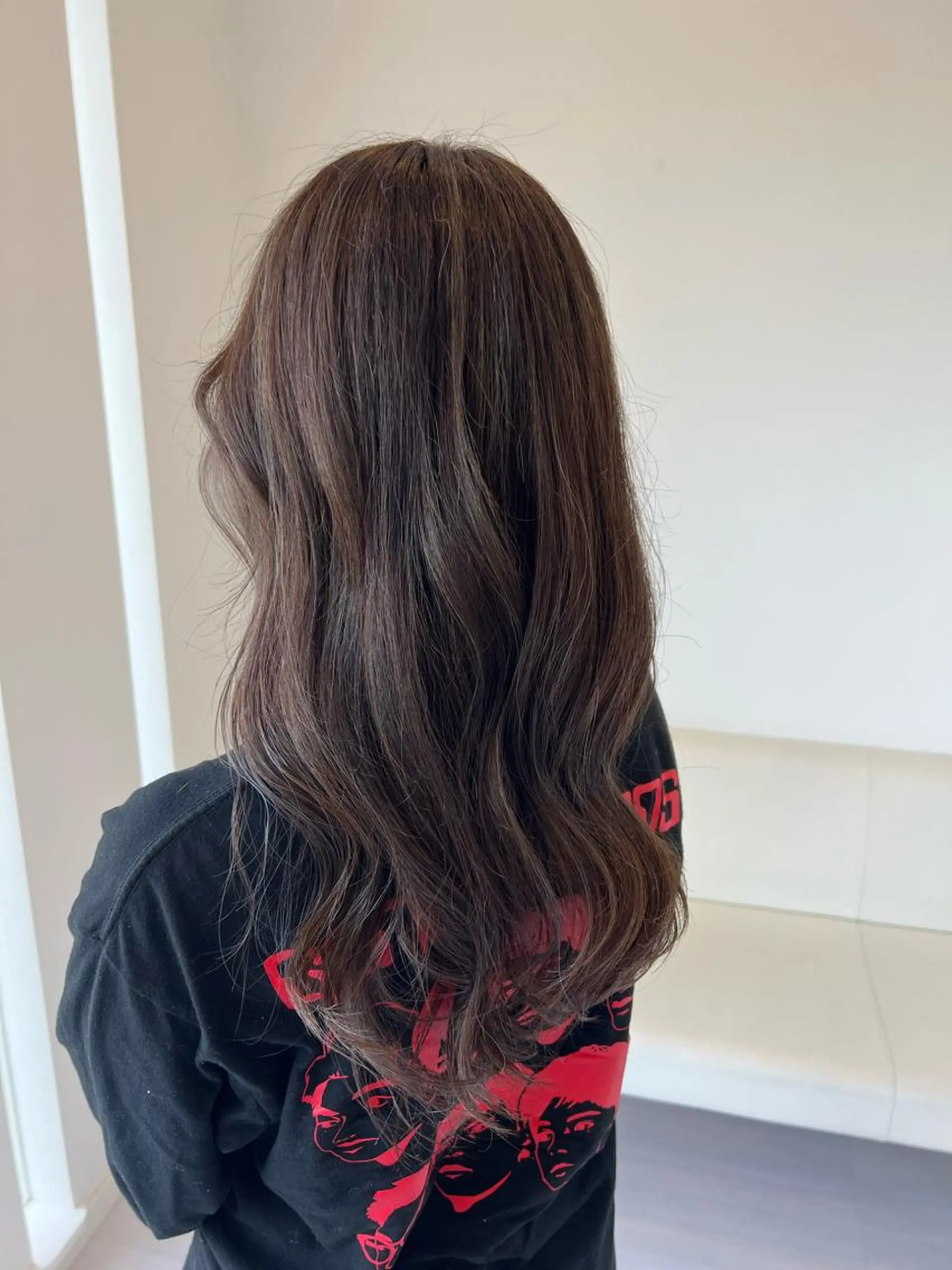 ロング カラー ヘアカラー 下岡 奈津美のヘアスタイル