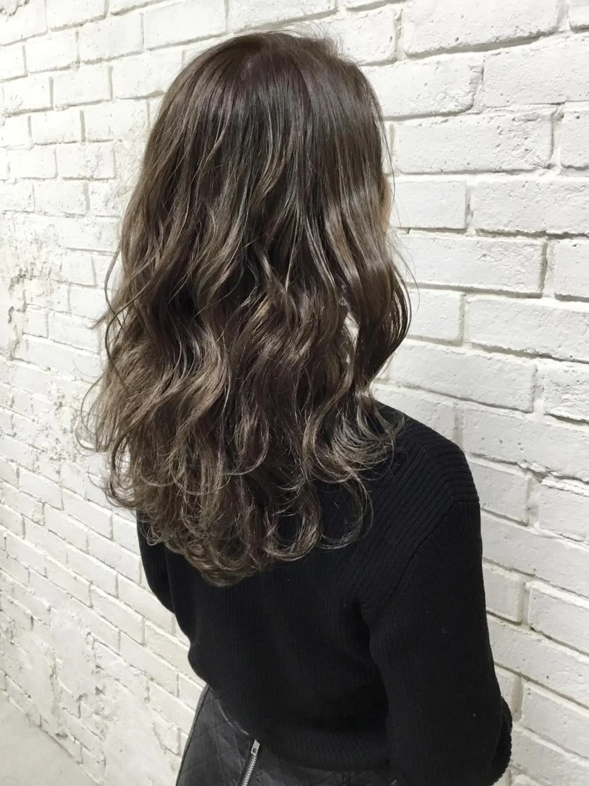 ミディアム 外国人風カラー ハイライト ヘアカラー トリートメント 小澤大輔 YOLO hairのヘアスタイル