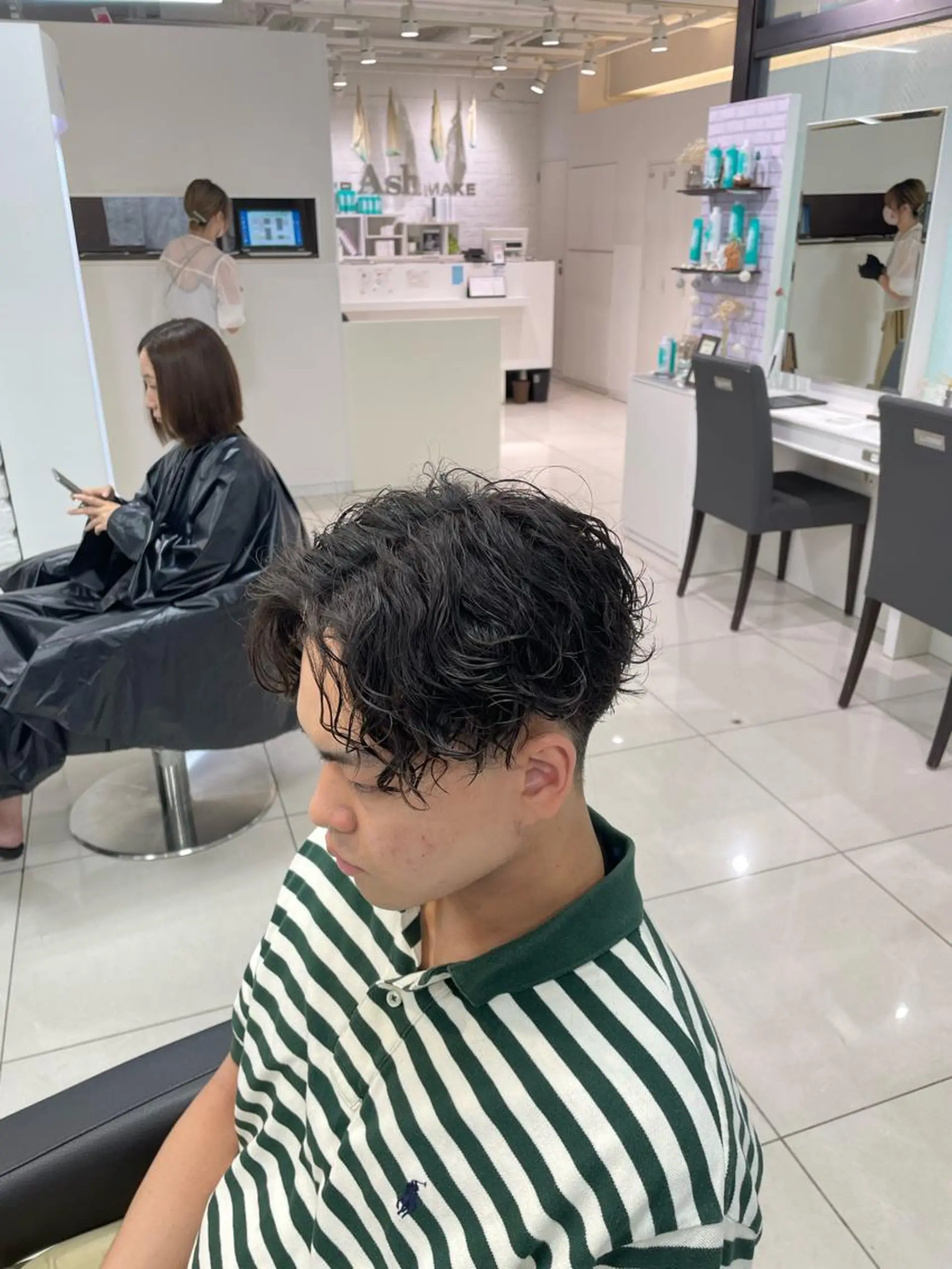 ショート パーマ メンズ センターパート メンズパーマ 波巻きパーマ フェザーパーマ職人 🪶ryosukeのヘアスタイル