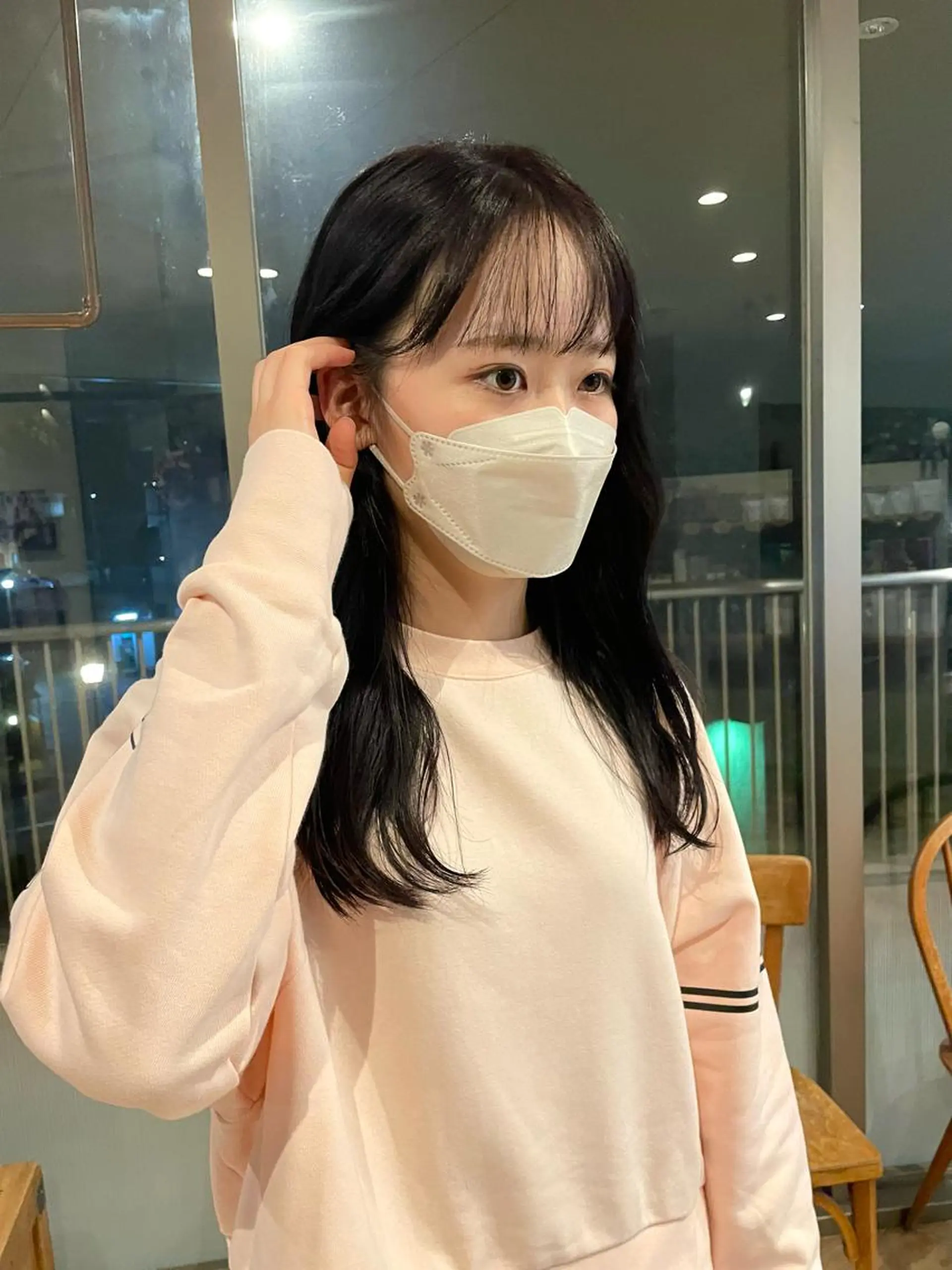 セミロング あやか/ベージュ /透け感カラーのヘアスタイル