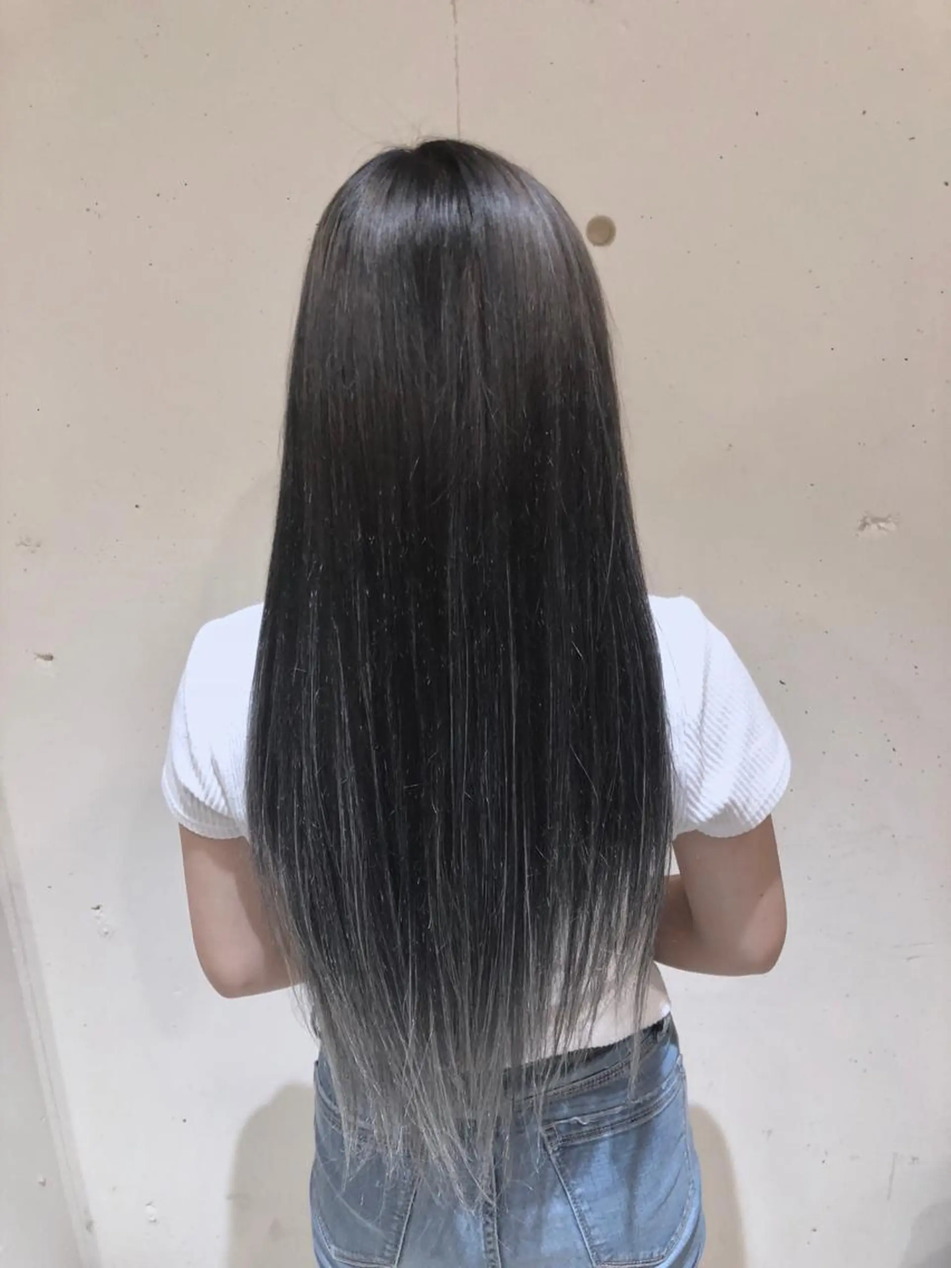 ロング カラー パーマ ヘアアレンジ ブリーチ ブルーカラー ブルーグレー ブルーグレージュ ケアブリーチ 【ツヤ髪美容師】 ツダケイスケのヘアスタイル
