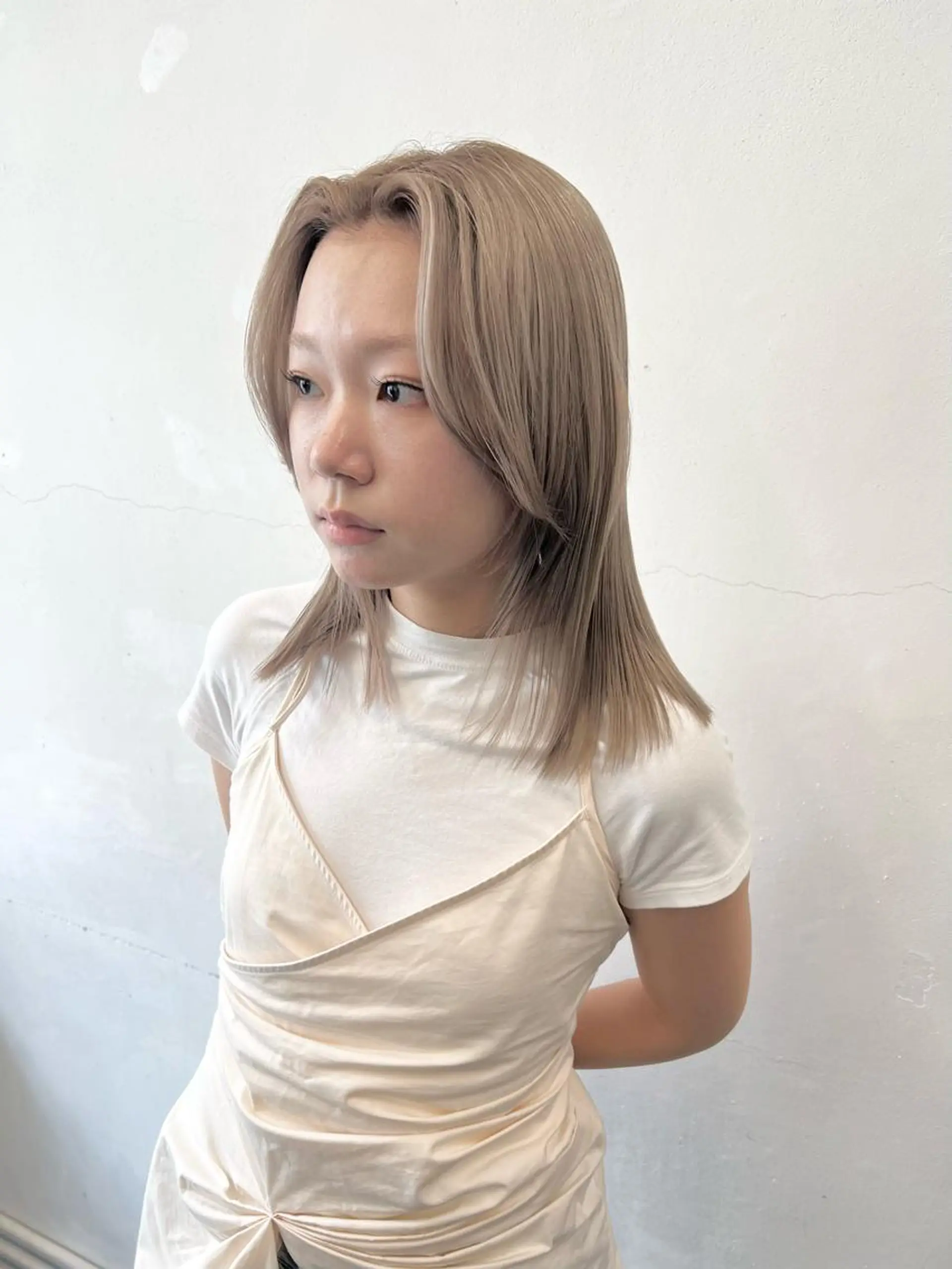 セミロング カラー ベージュカラー ブリーチ ブロンド ケアブリーチ グラデーションカラー カット ヘアカラー トリートメント HARU//原宿🤍 リピート率NO.1のヘアスタイル