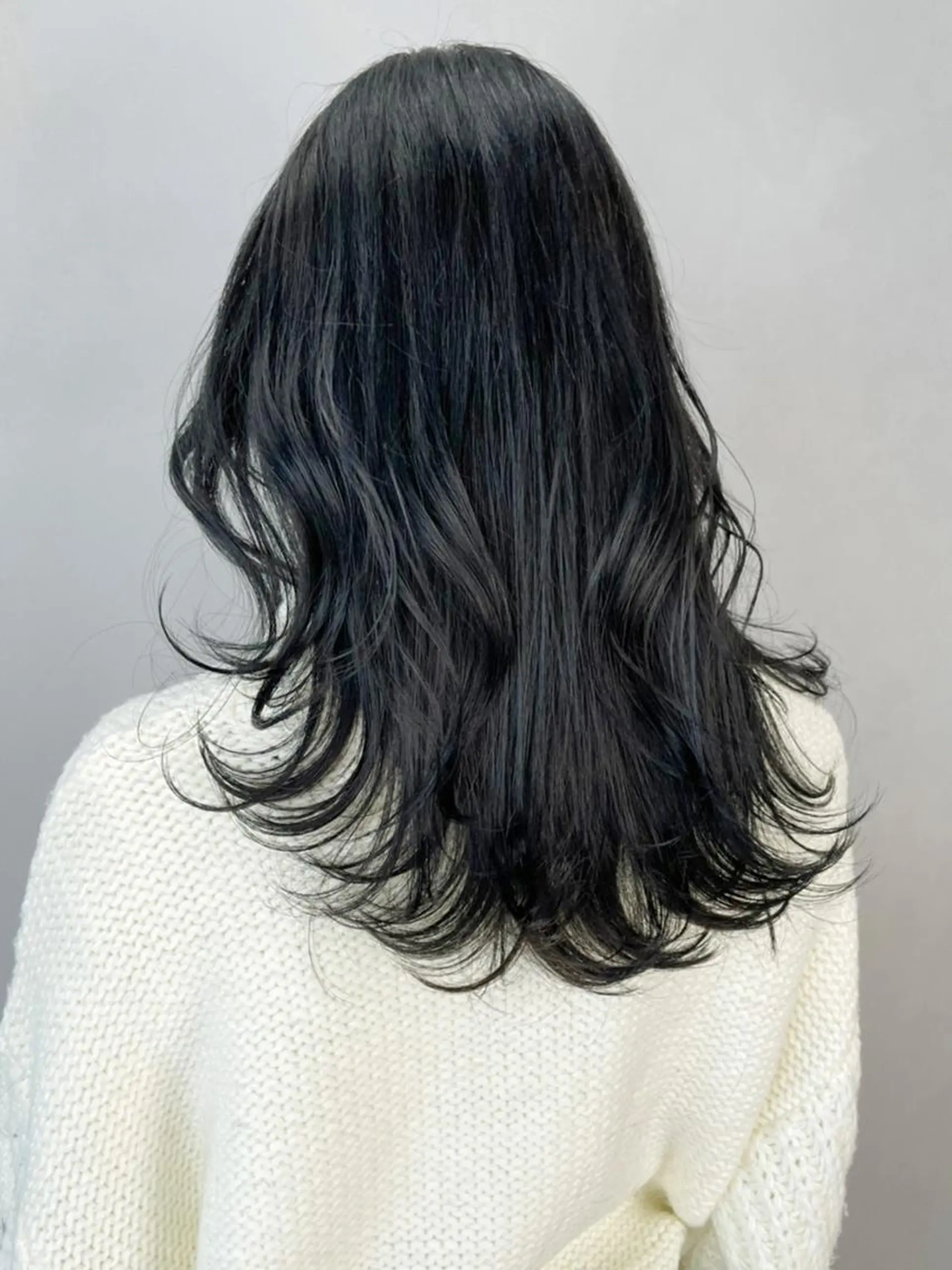 ミディアム カラー 黒髪 ブルーカラー ブルーブラック カット ヘアカラー トリートメント ITbyALBUM 藤沢店のヘアスタイル