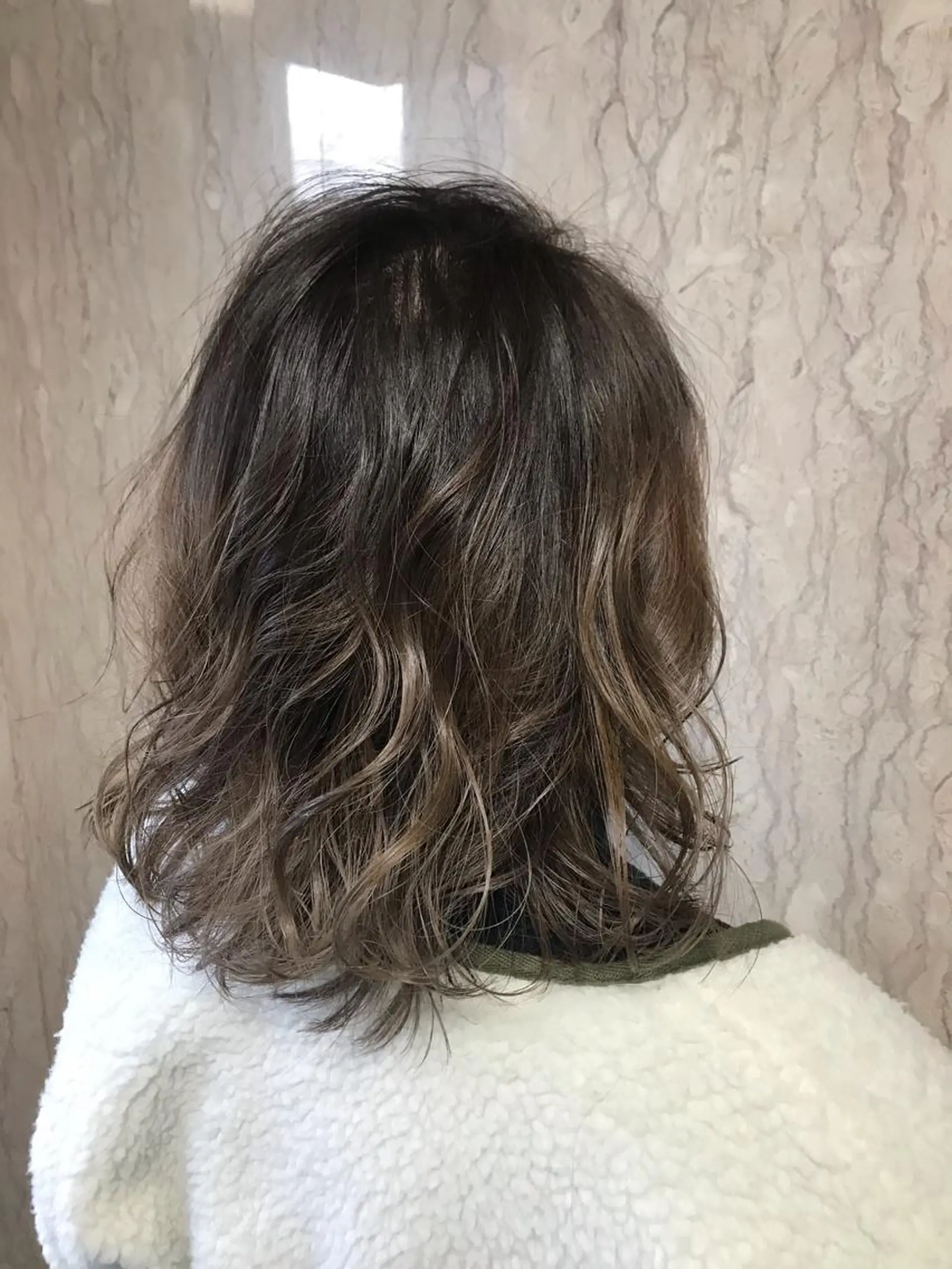 ミディアム カラー バレイヤージュ レイヤーカット ヘアカラー 似合わせ/ブリーチ カラー.岡田友仁のヘアスタイル