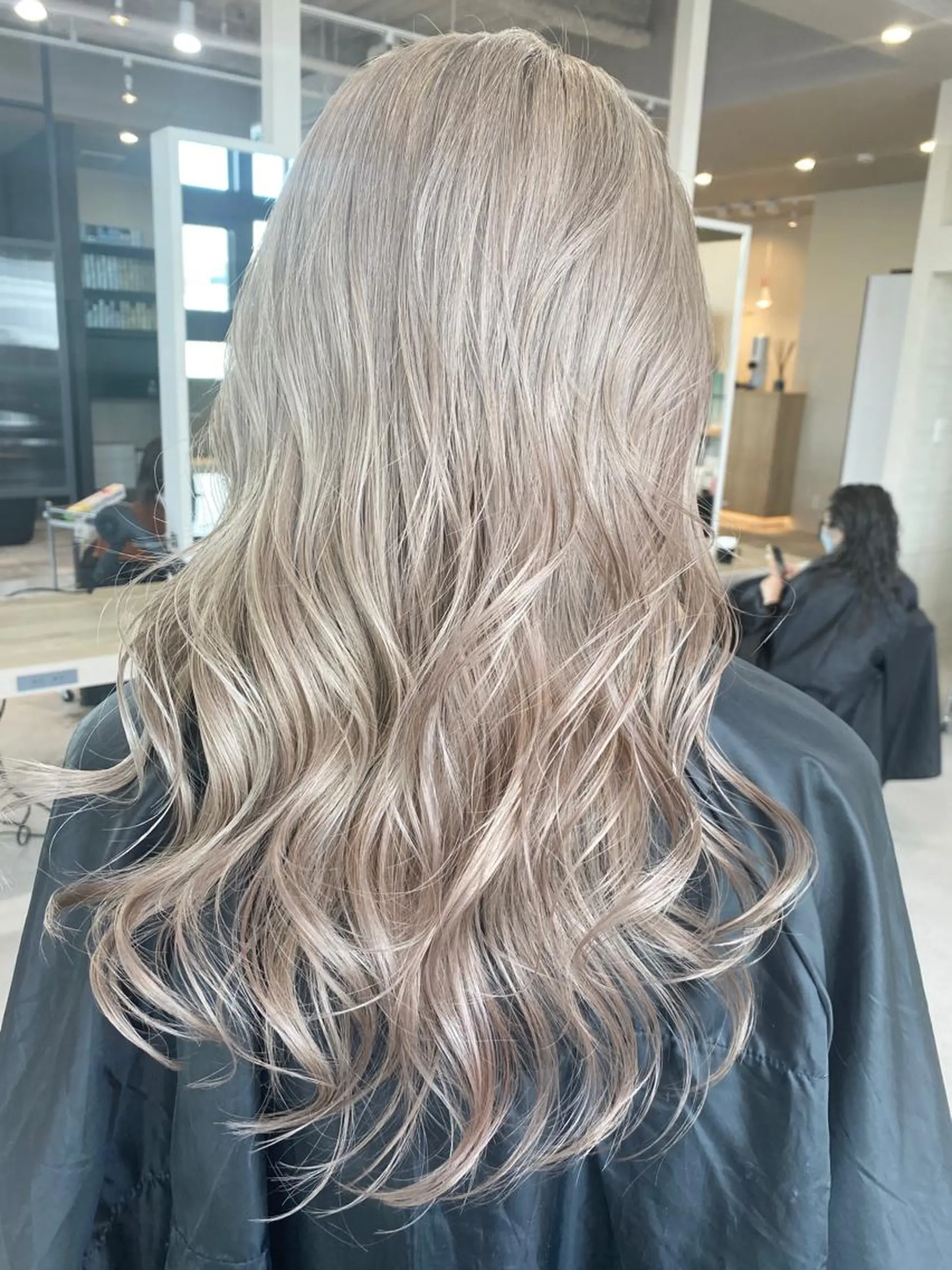 ロング カラー ネイル マツエク・マツパ アイブロウ ヘアカラー トリートメント 井上 一平のヘアスタイル