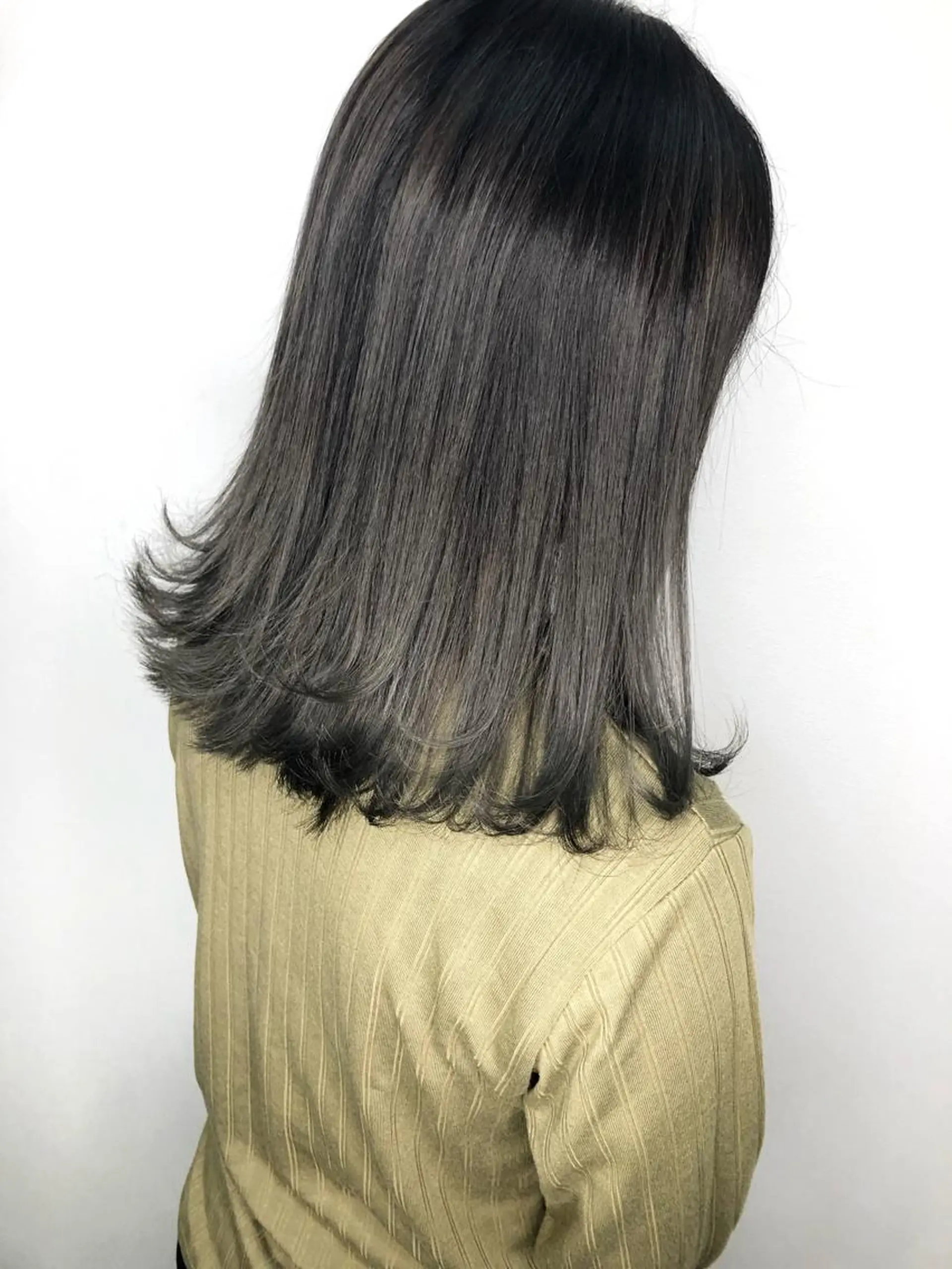 ミディアム カラー 服部 樹季のヘアスタイル