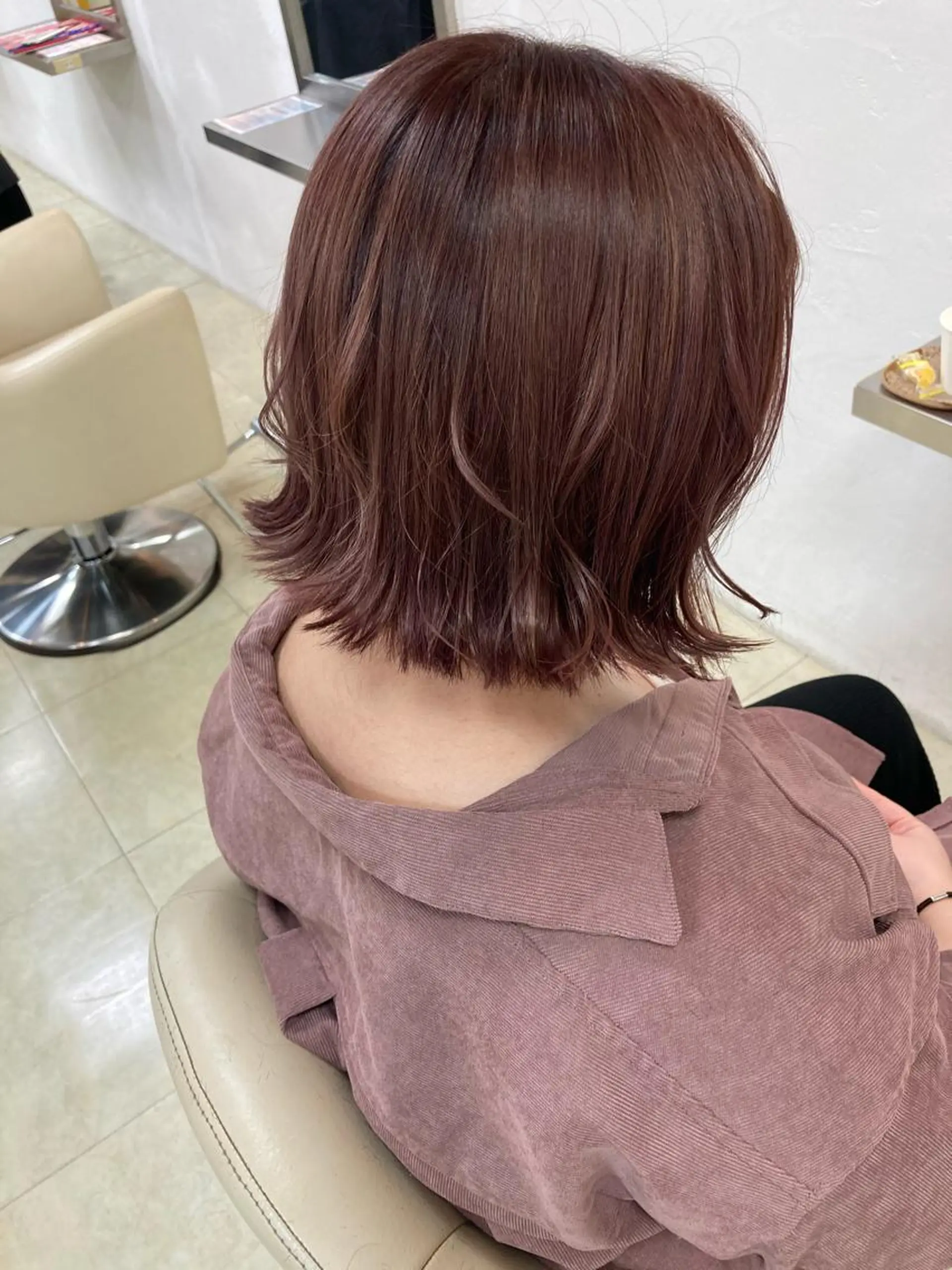 ショート カラー ブリーチ ピンクカラー レッドカラー 浅岡 のどかのヘアスタイル