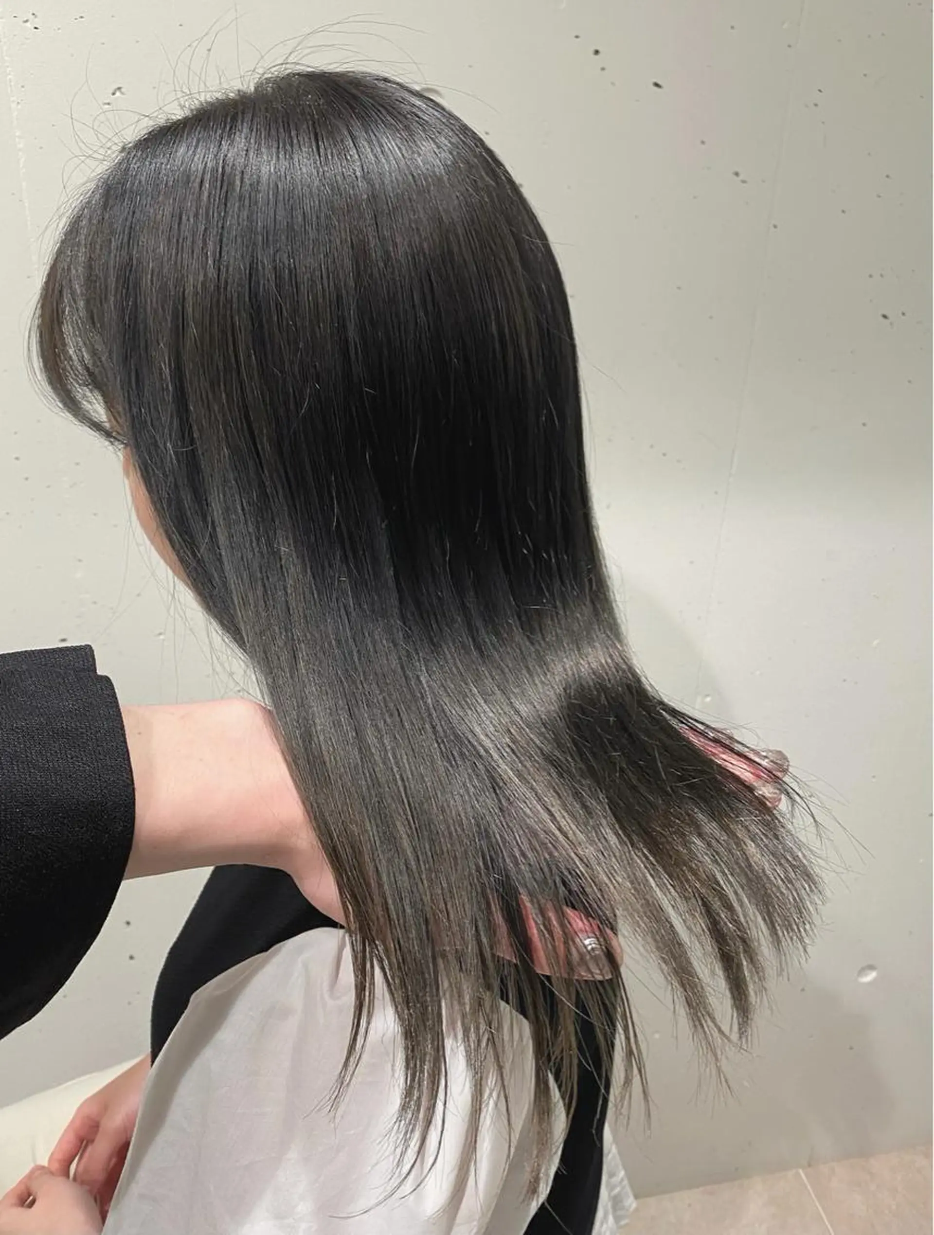 セミロング カラー ブリーチ グレージュ ヘアカラー トリートメント 小山功陽 /メンズスタイルのヘアスタイル