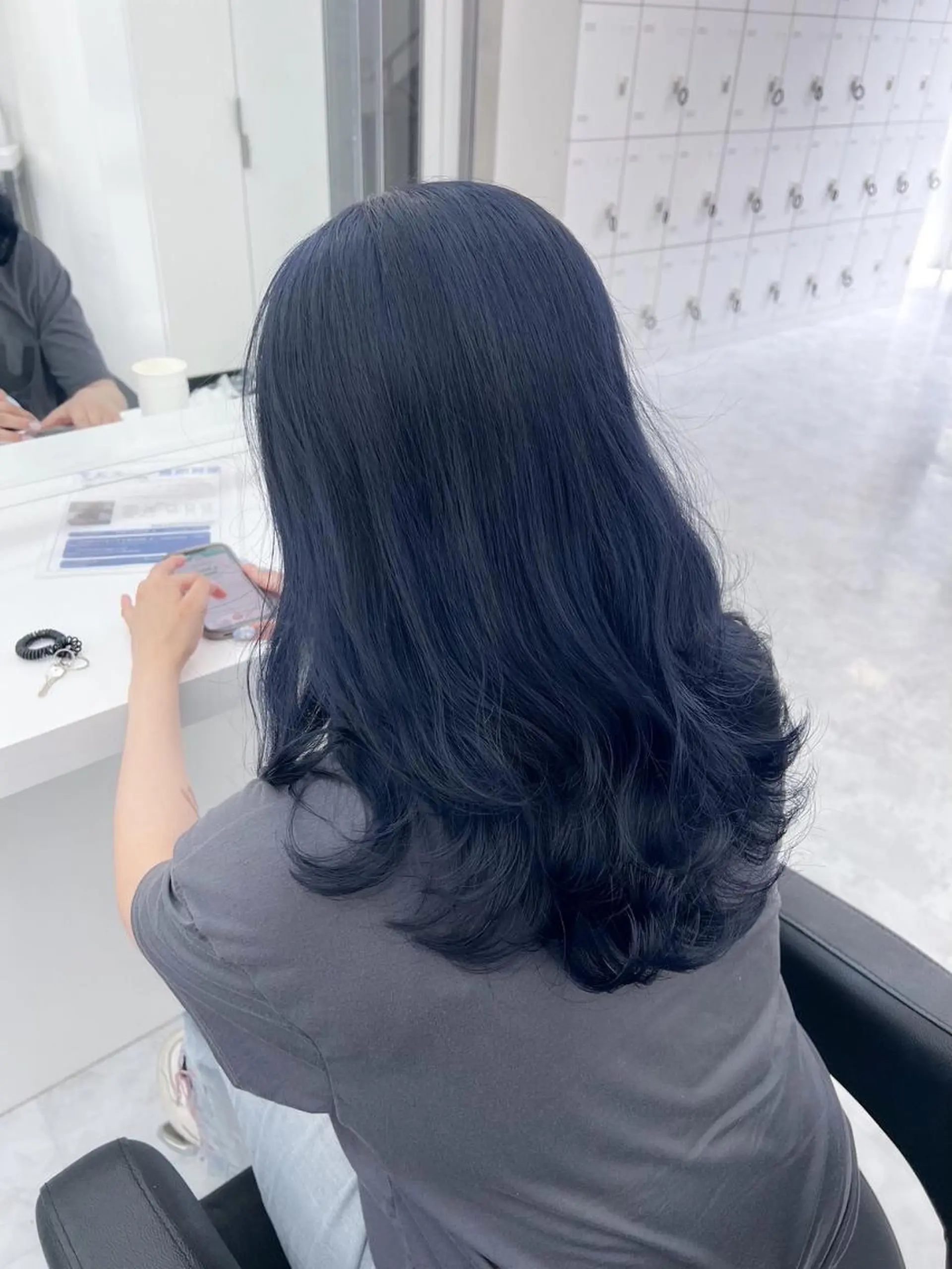 セミロング ヘアカラー トリートメント 🤍ハイトーン寒色 🤍MADOKAのヘアスタイル