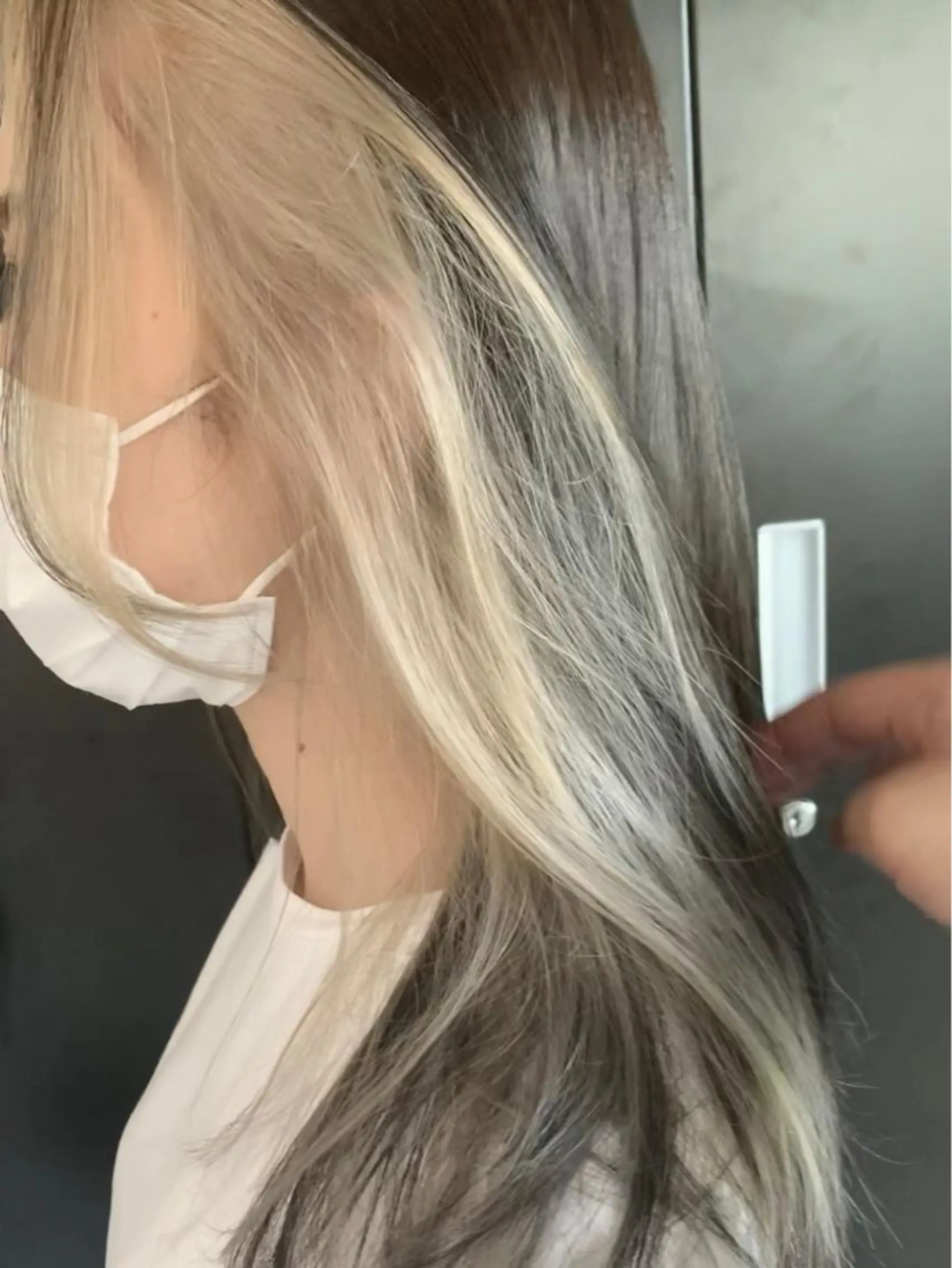 ロング ミストバング mimiiy梅田 中崎町ハイトーンのヘアスタイル