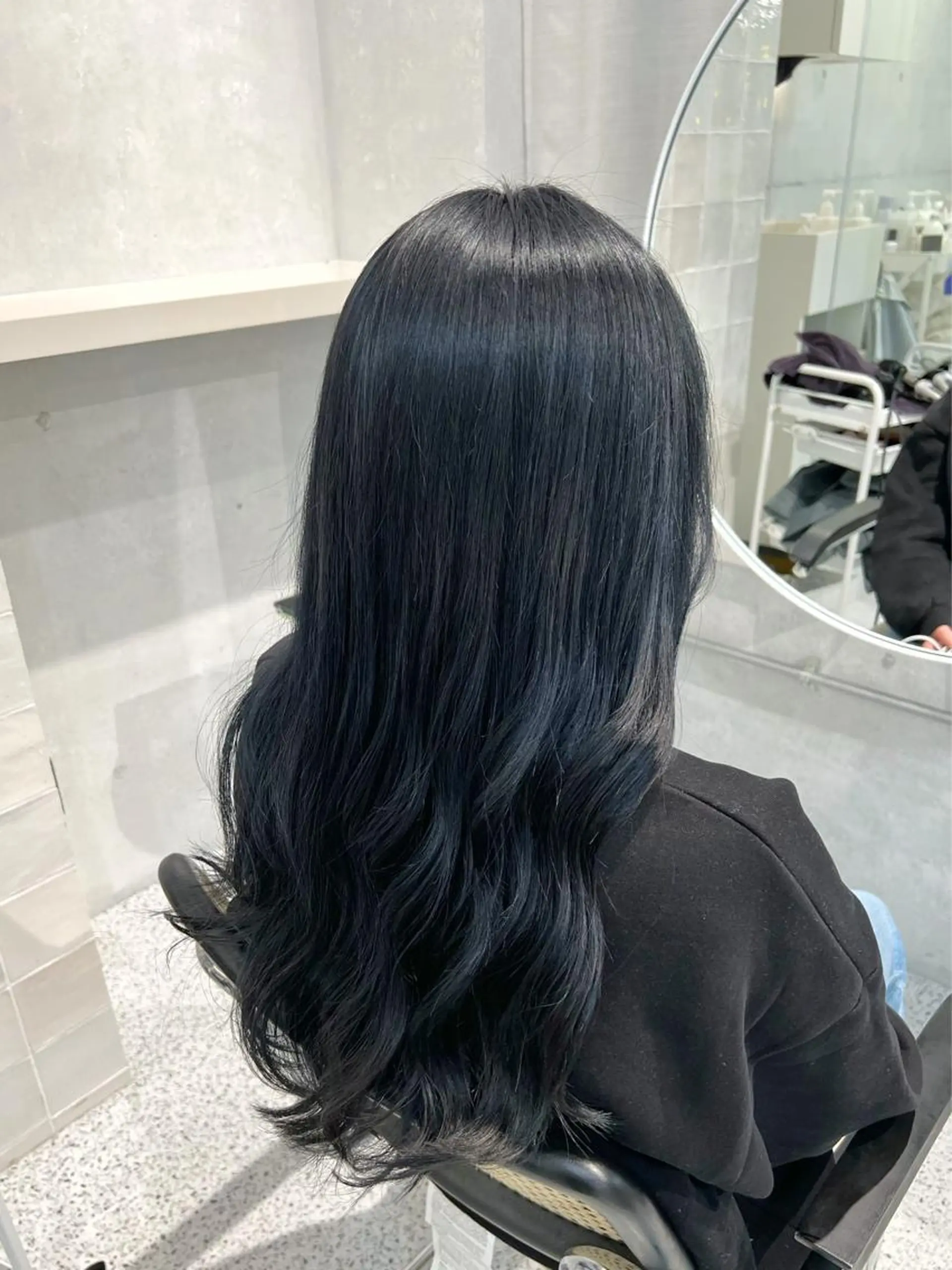 ロング カラー 黒髪 ブリーチ ブルーカラー ブルーブラック ヘアカラー 韓国ヘア☁️ mitsukiのヘアスタイル