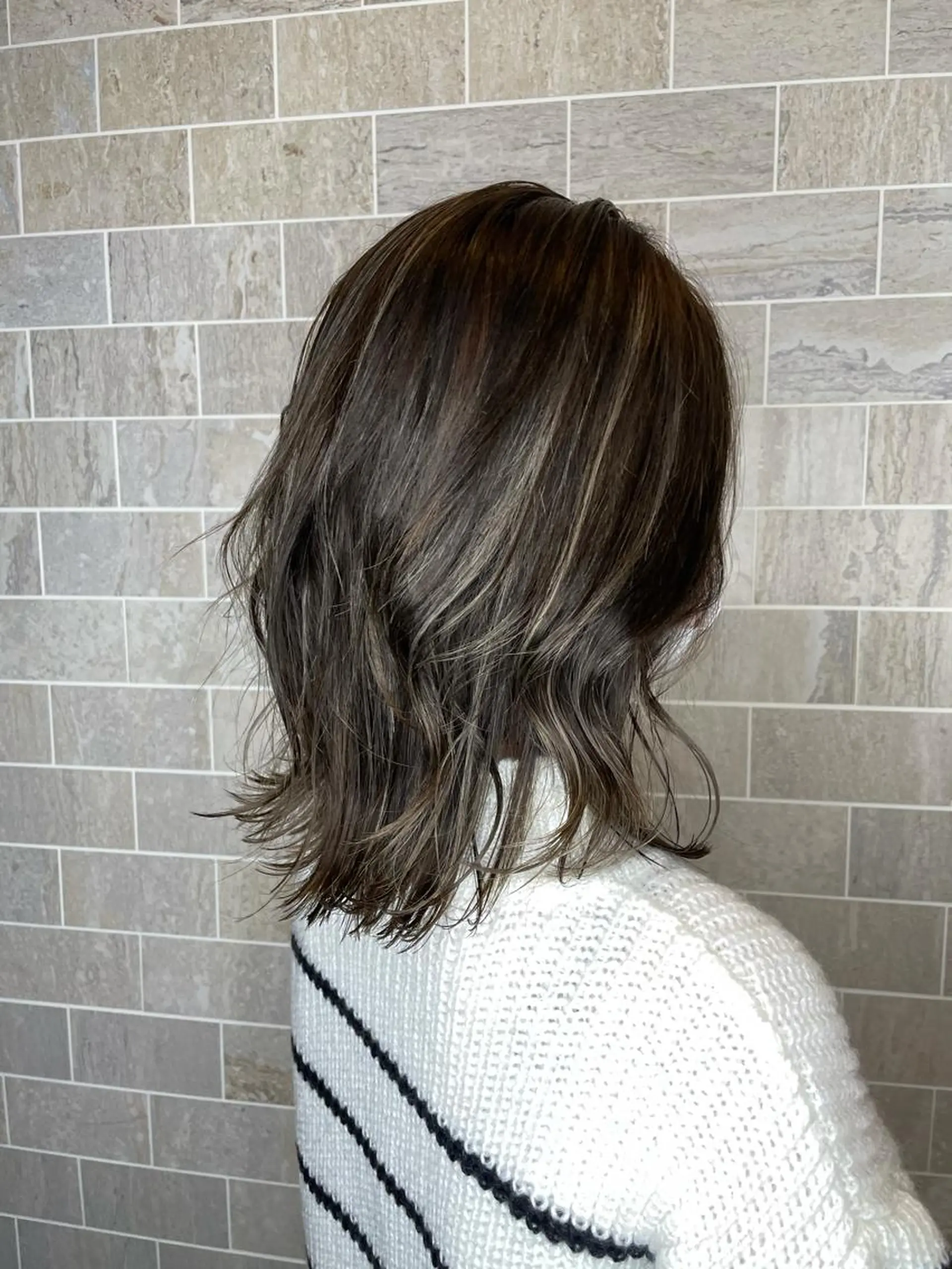 ミディアム ブリーチ毛矯正.髪質 改善.髪にドラマをのヘアスタイル