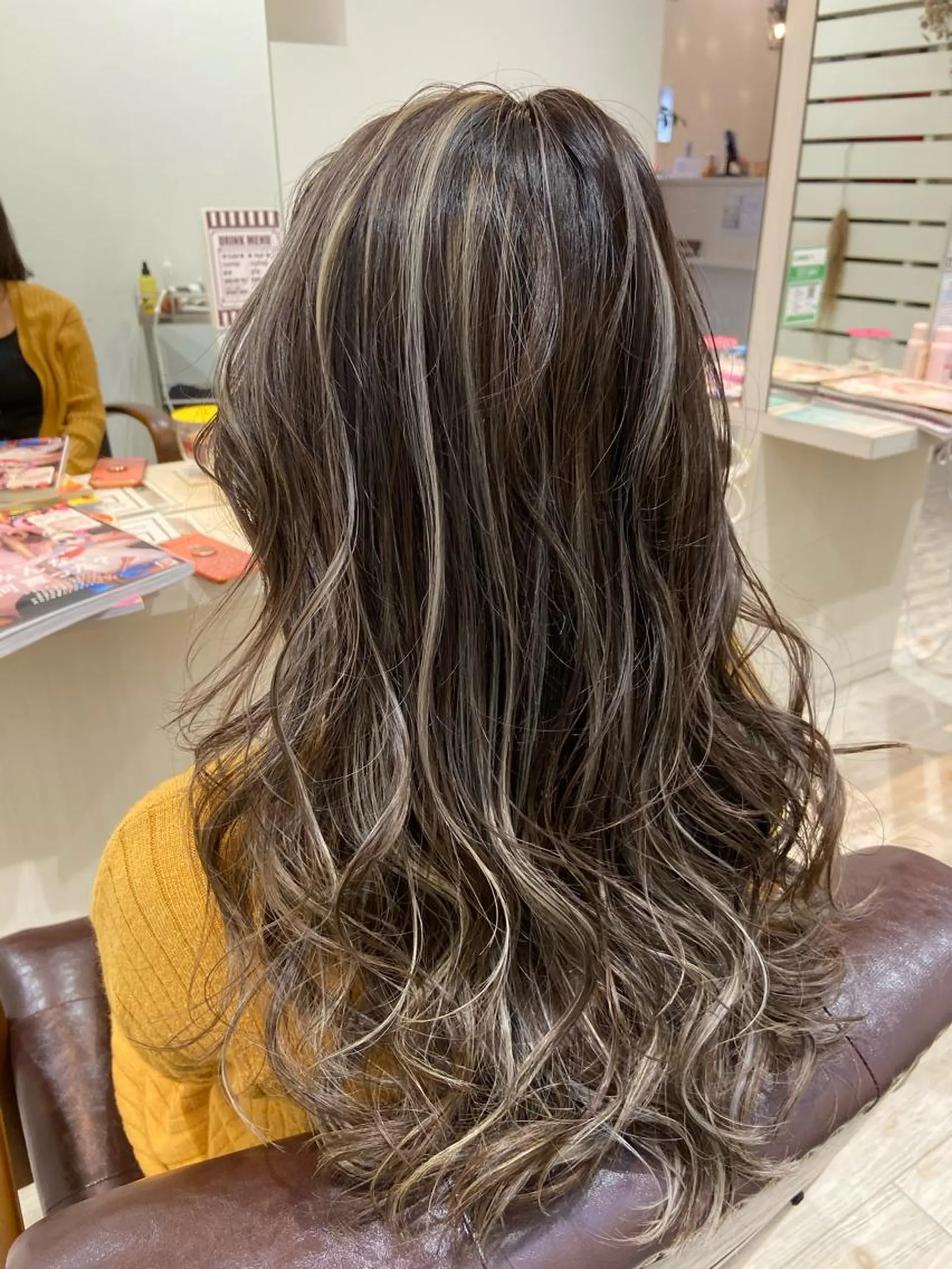 セミロング 岡崎/髪質改善/ ハイトーン/鈴木進のヘアスタイル