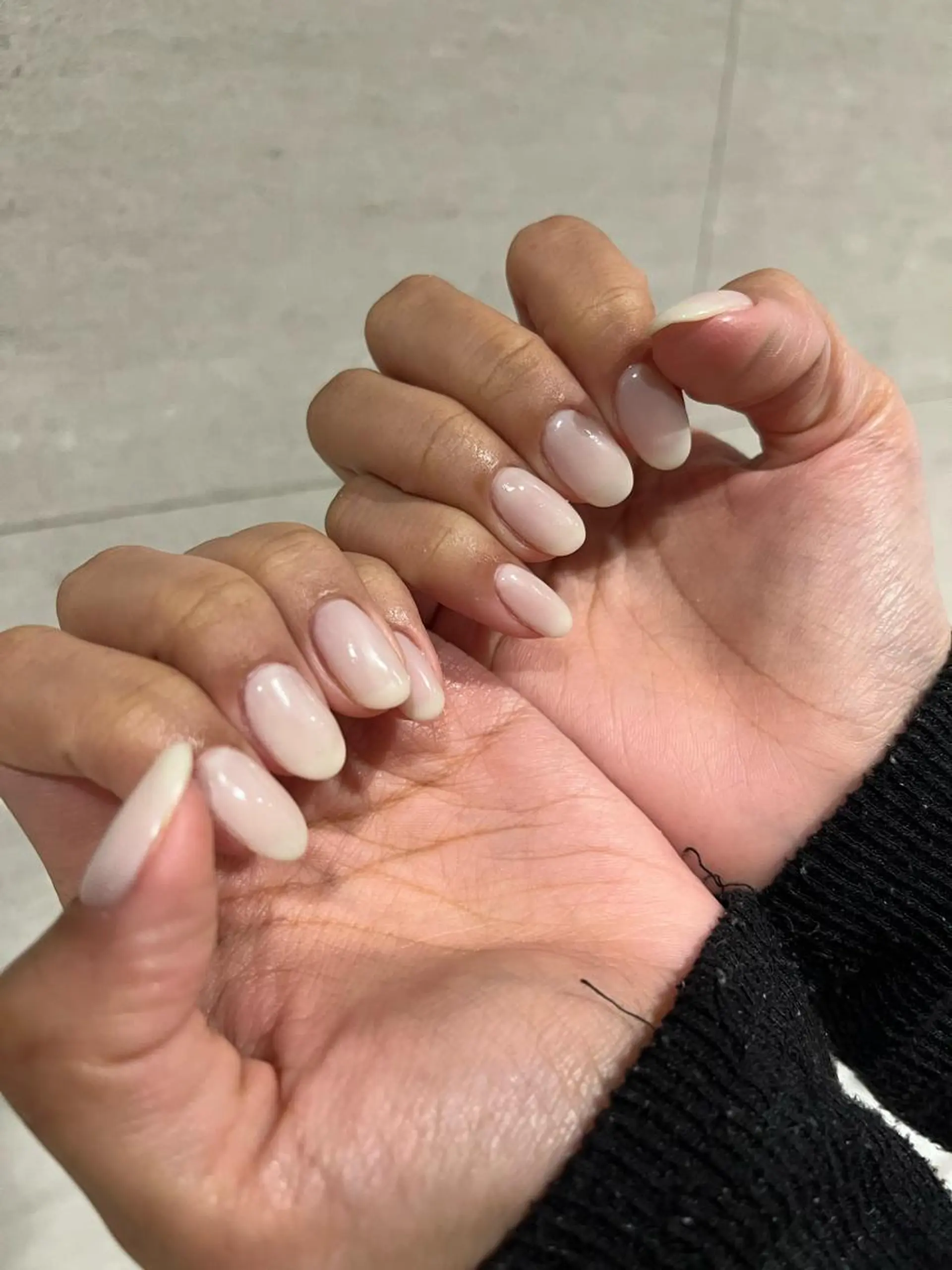 ネイル ホワイト 小川 奈々花のネイルデザイン